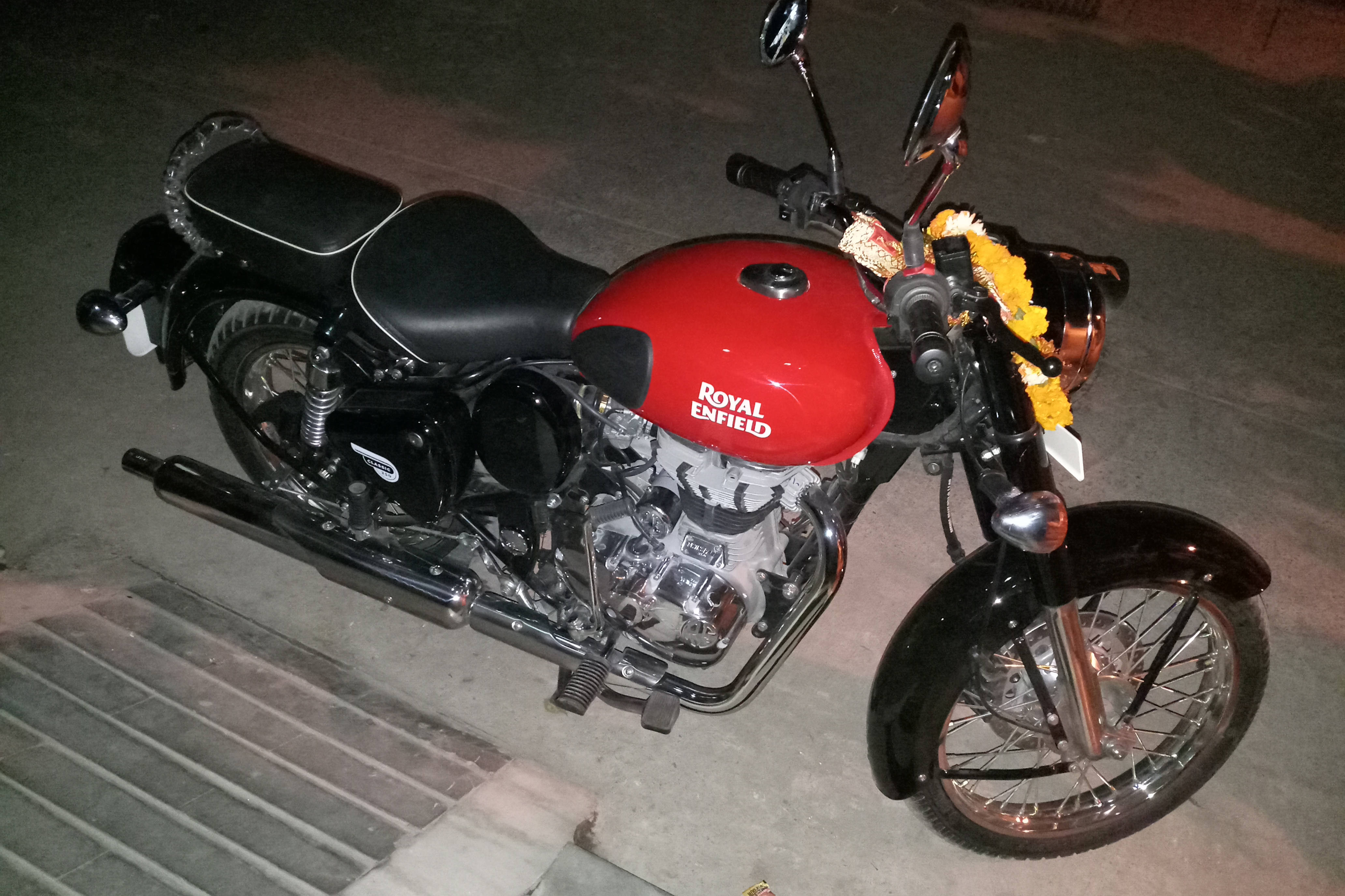 Royal Enfield Classic 350 Redditch Edition