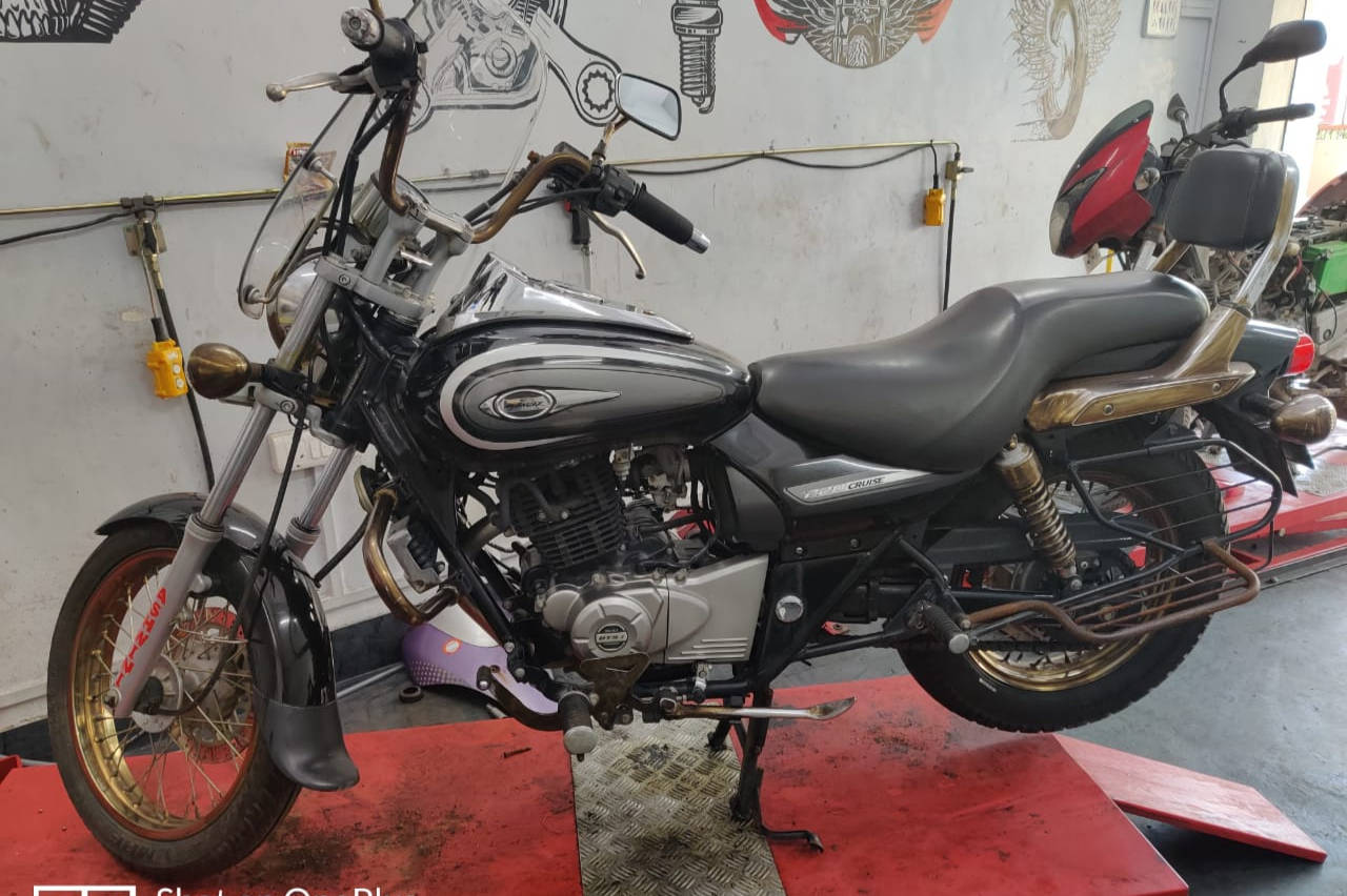 2017 Bajaj Avenger Cruise 220 Desert Gold