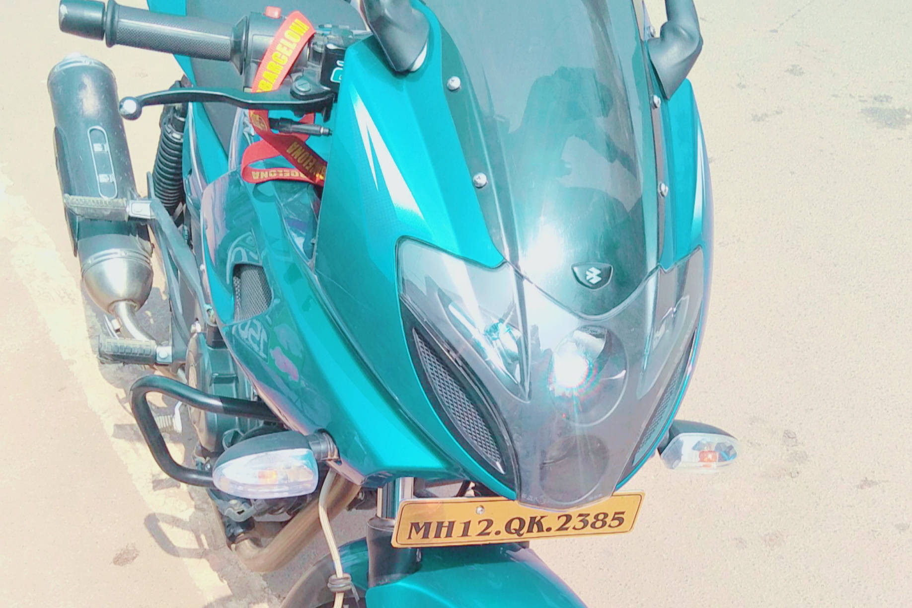 Bajaj Pulsar 220 F ABS