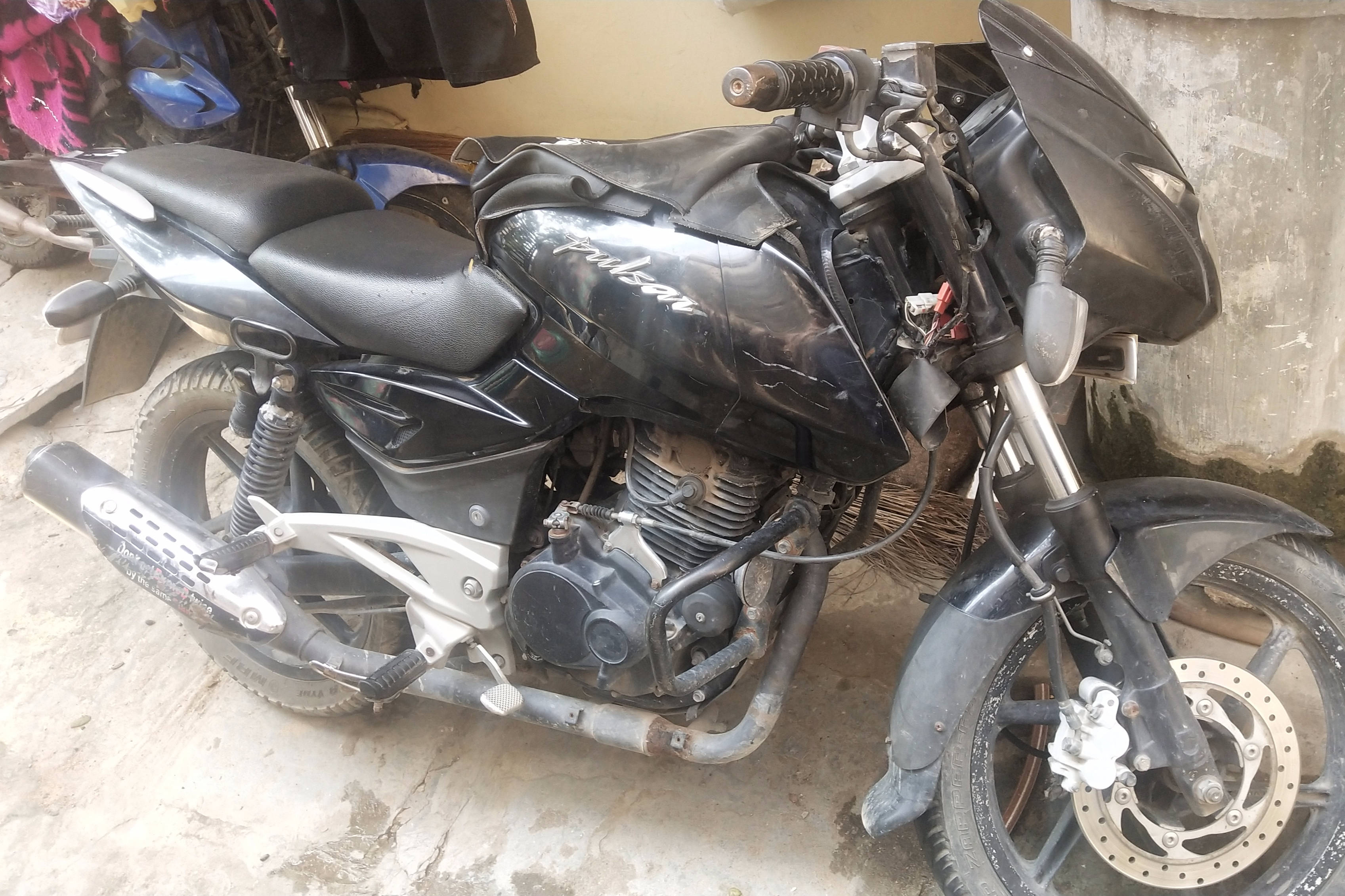 Bajaj Pulsar 180 STD (Non-ABS)