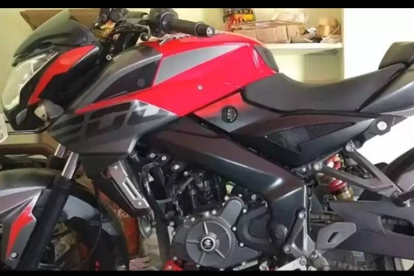 Bajaj Pulsar NS200 STD