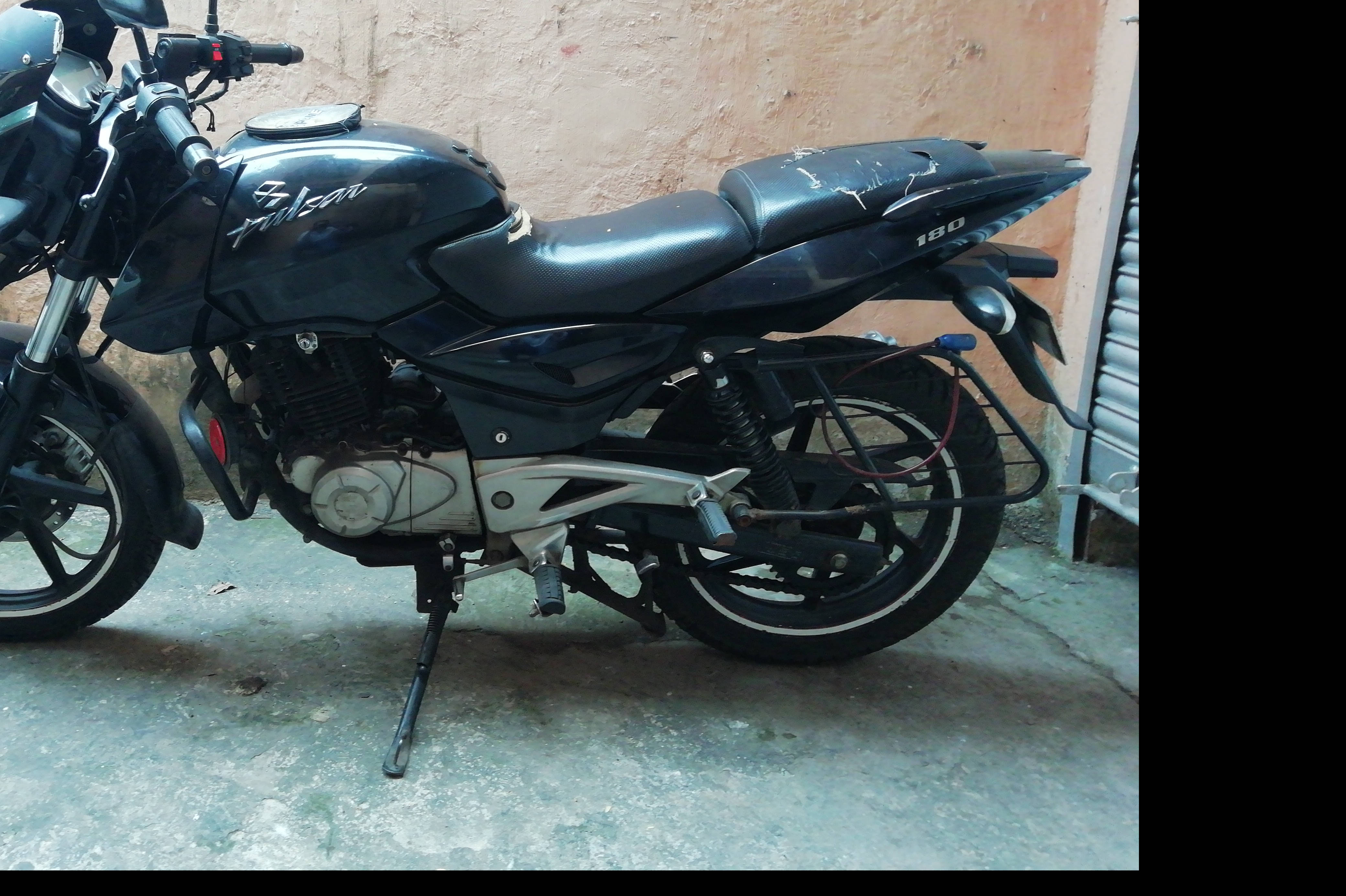 Bajaj Pulsar 180 STD (Non-ABS)