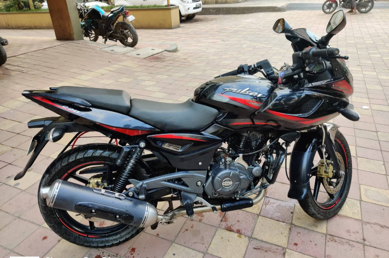 Bajaj Pulsar 220 F ABS