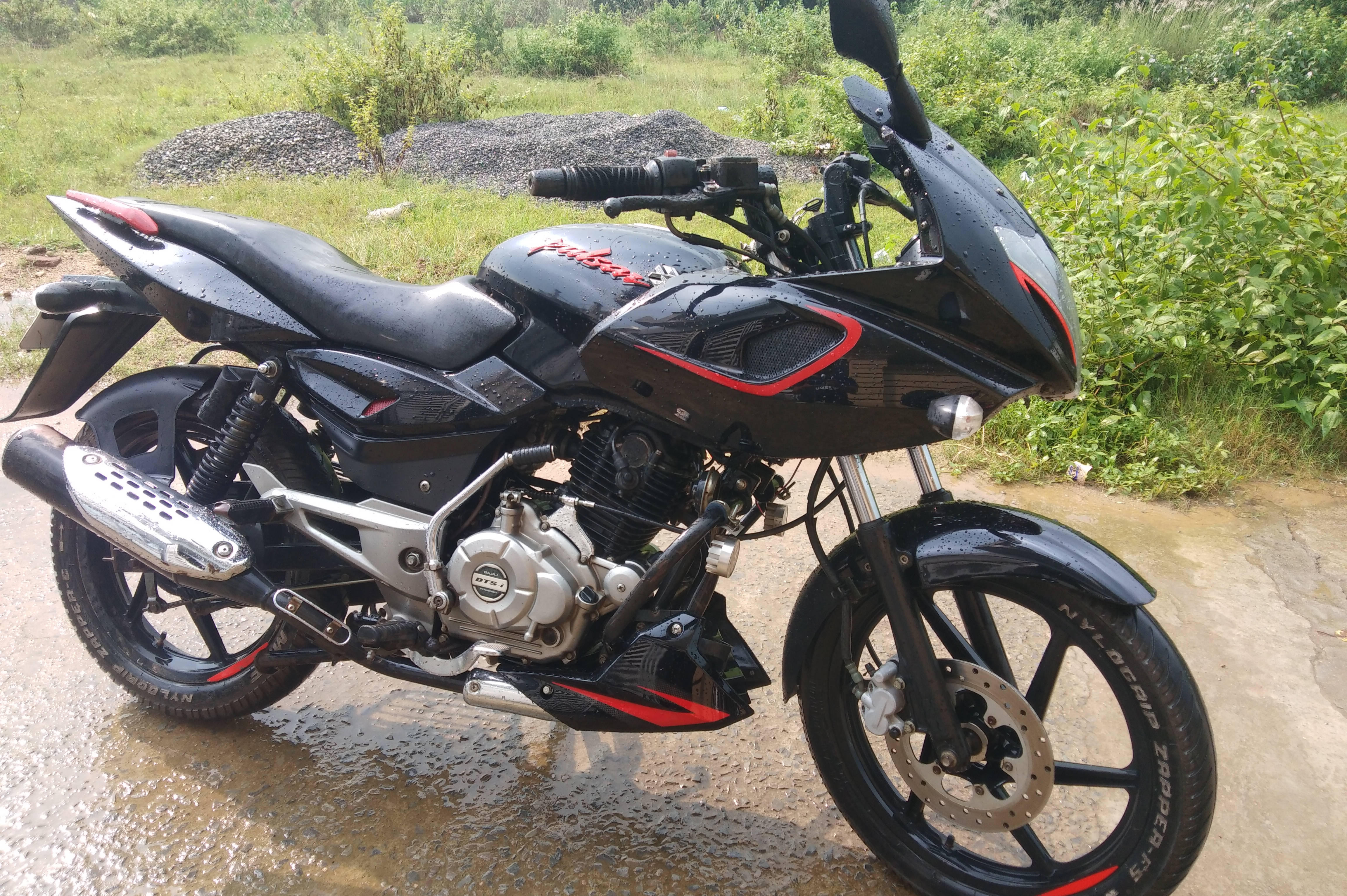 Bajaj Pulsar 180 STD (Non-ABS)