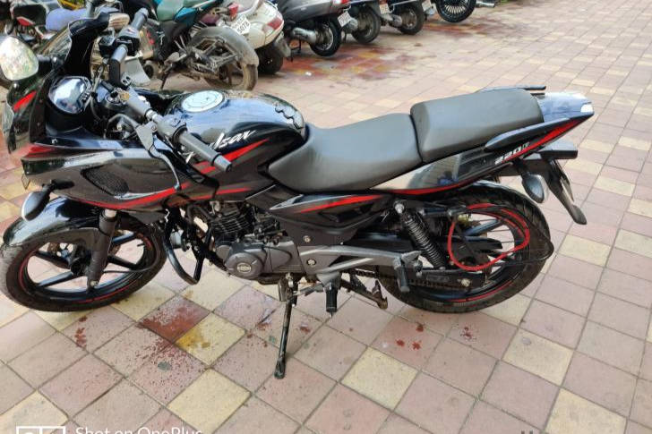 Bajaj Pulsar 220 F STD