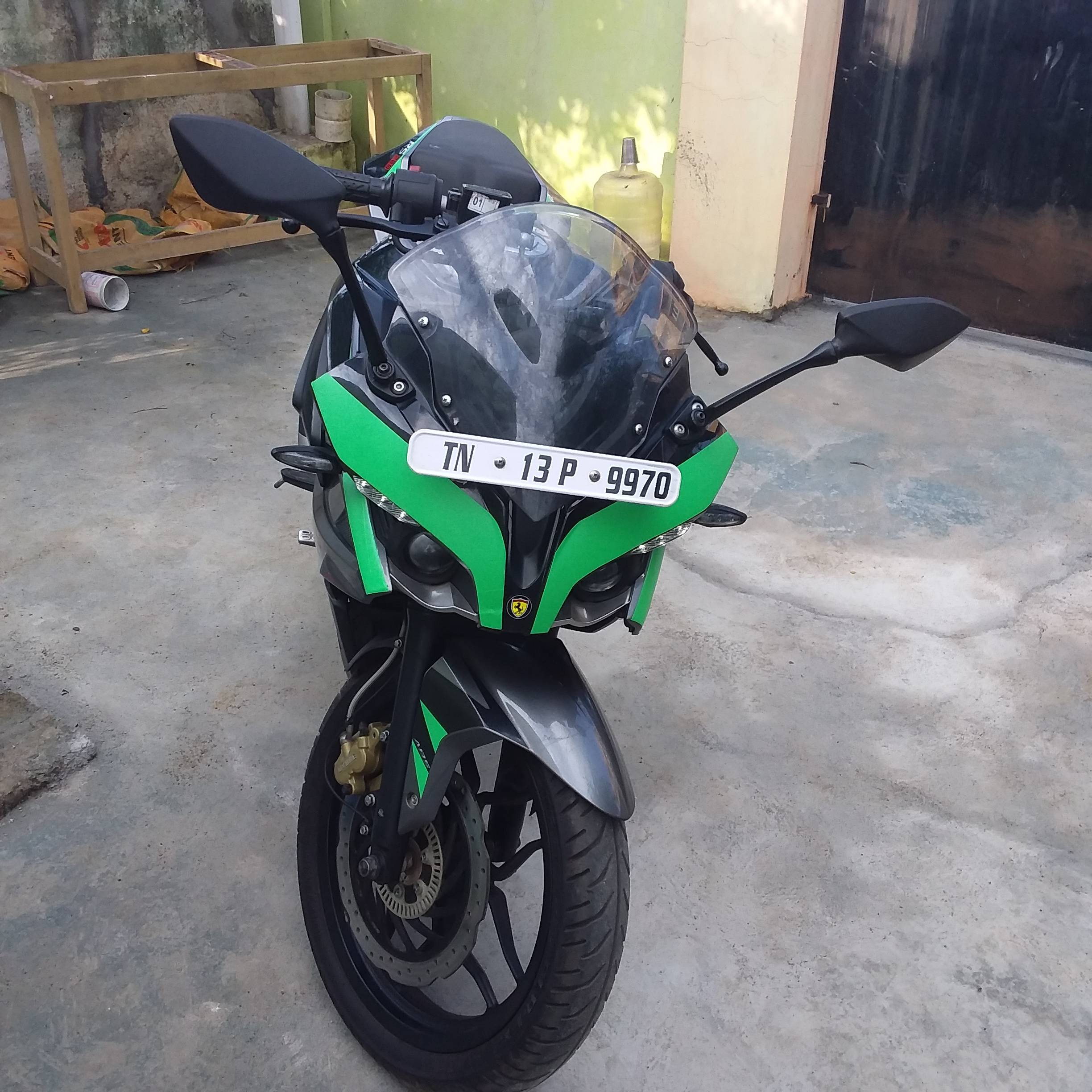 Bajaj Pulsar RS200 ABS