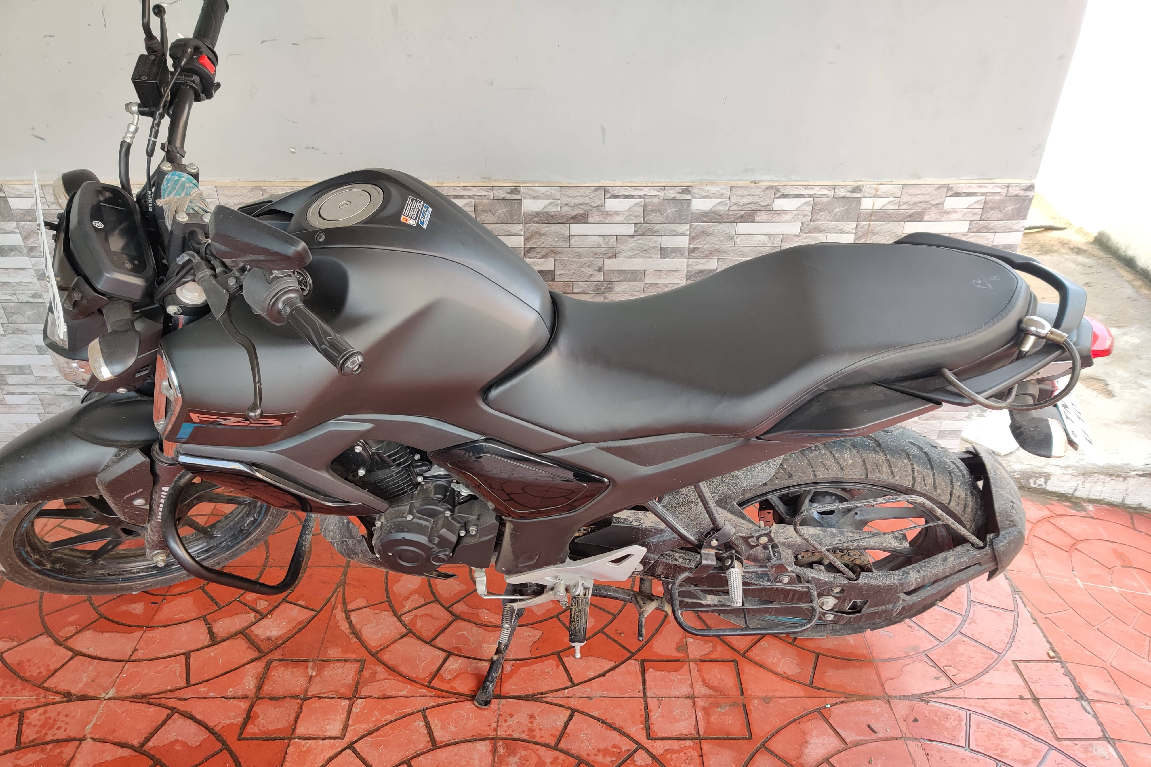 Yamaha FZ-S Fi Version 3.0 STD