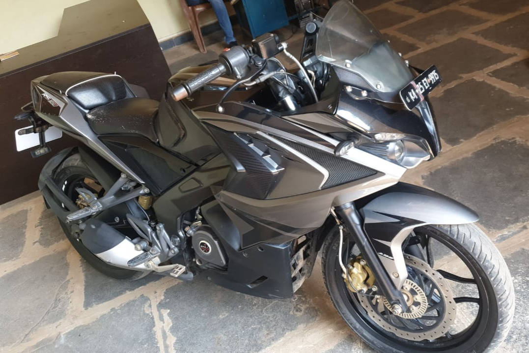 Bajaj Pulsar RS200 ABS