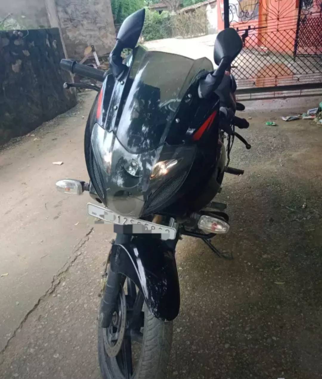 Bajaj Pulsar 220 F STD