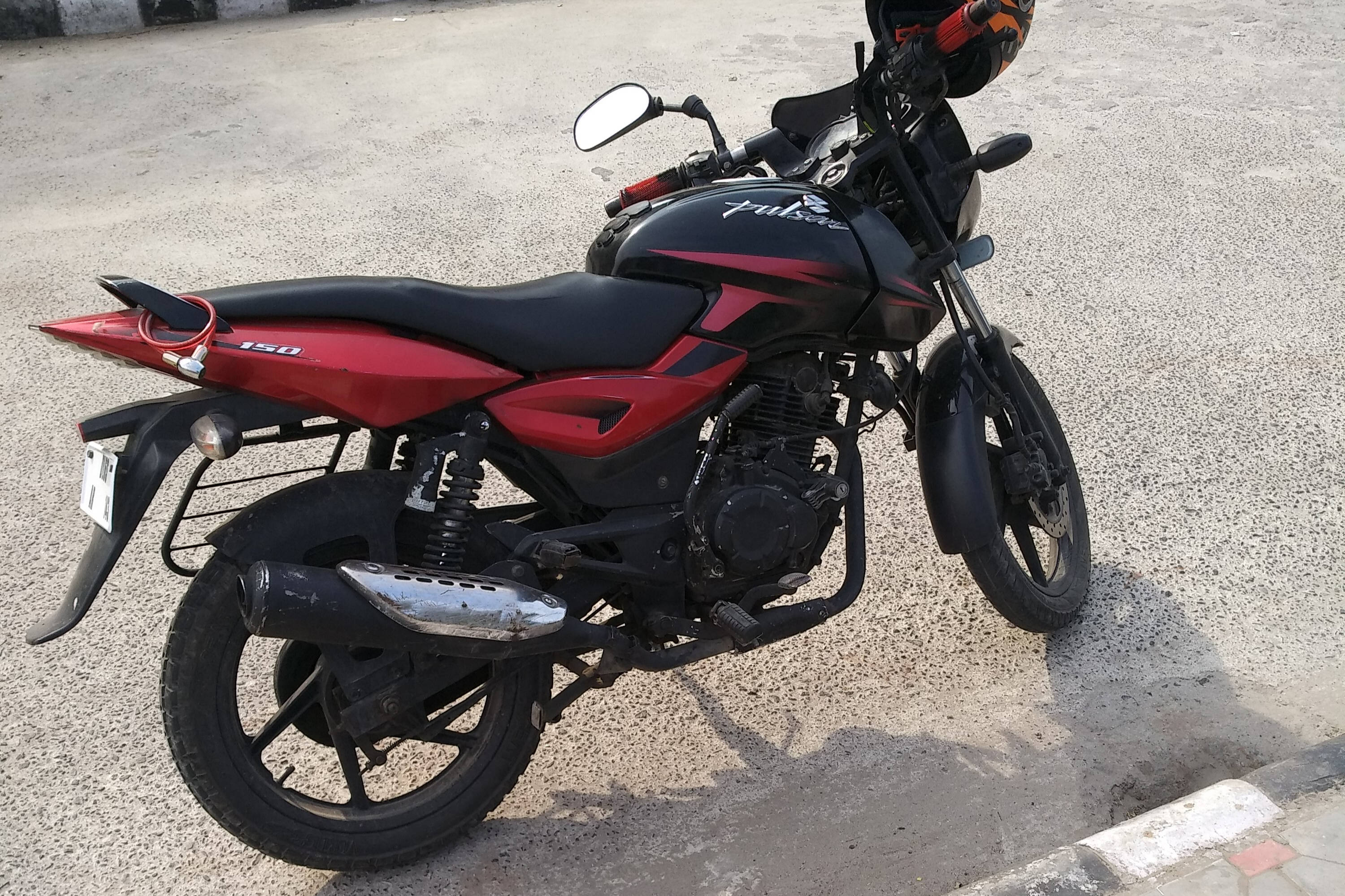 Bajaj Pulsar 180 STD (Non-ABS)