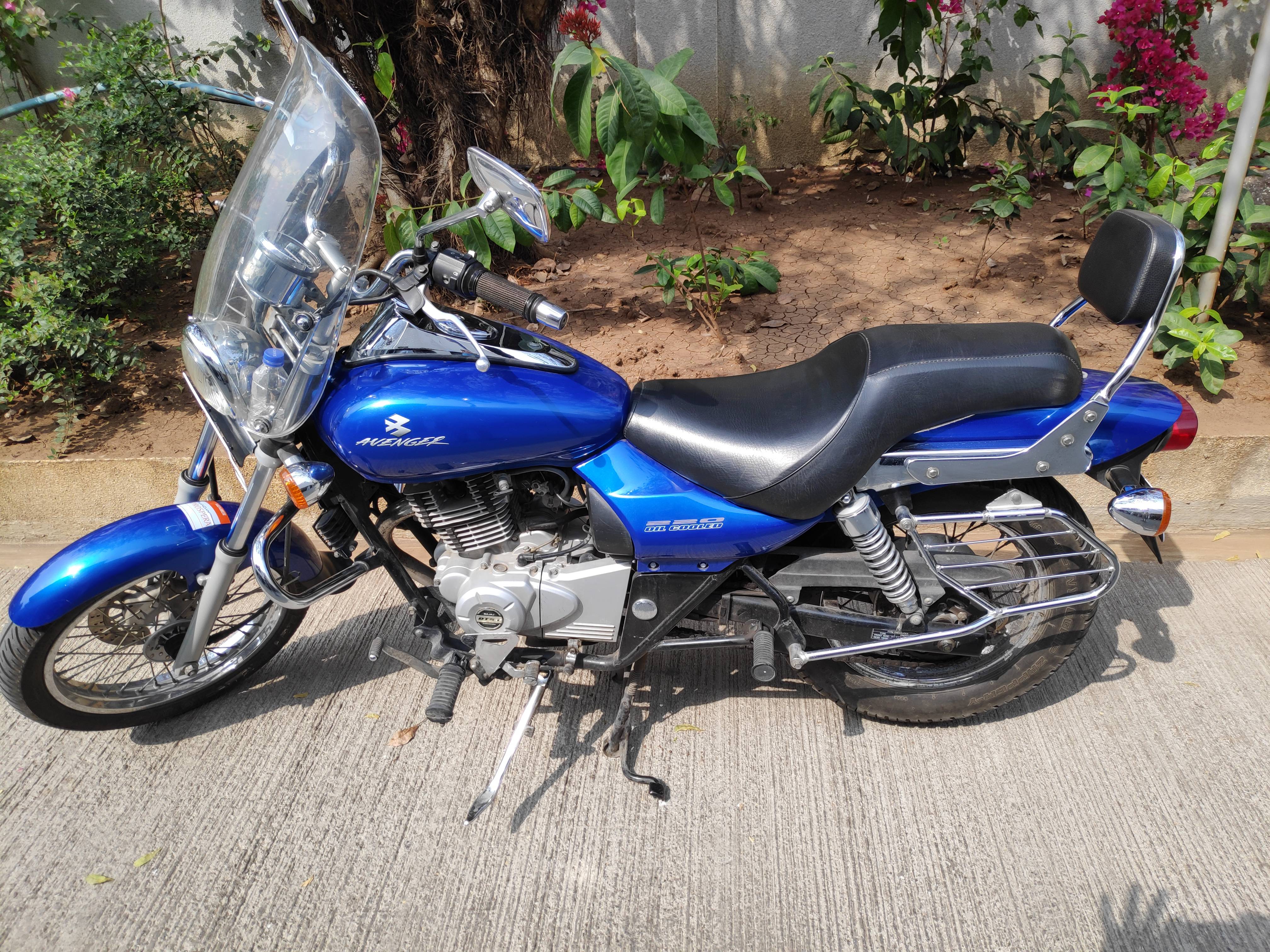 Bajaj Avenger 220 STD