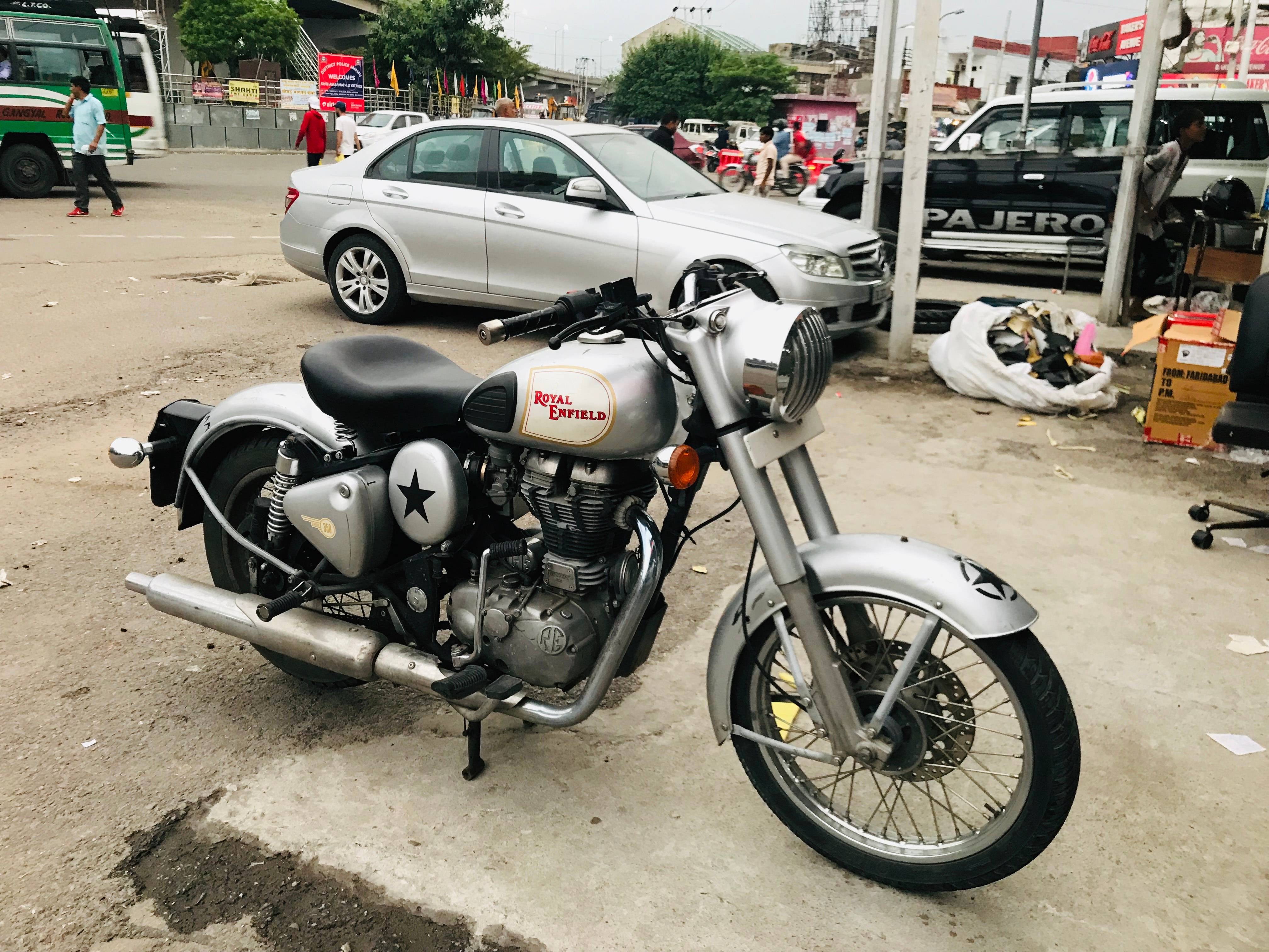 Royal Enfield Classic 350 STD