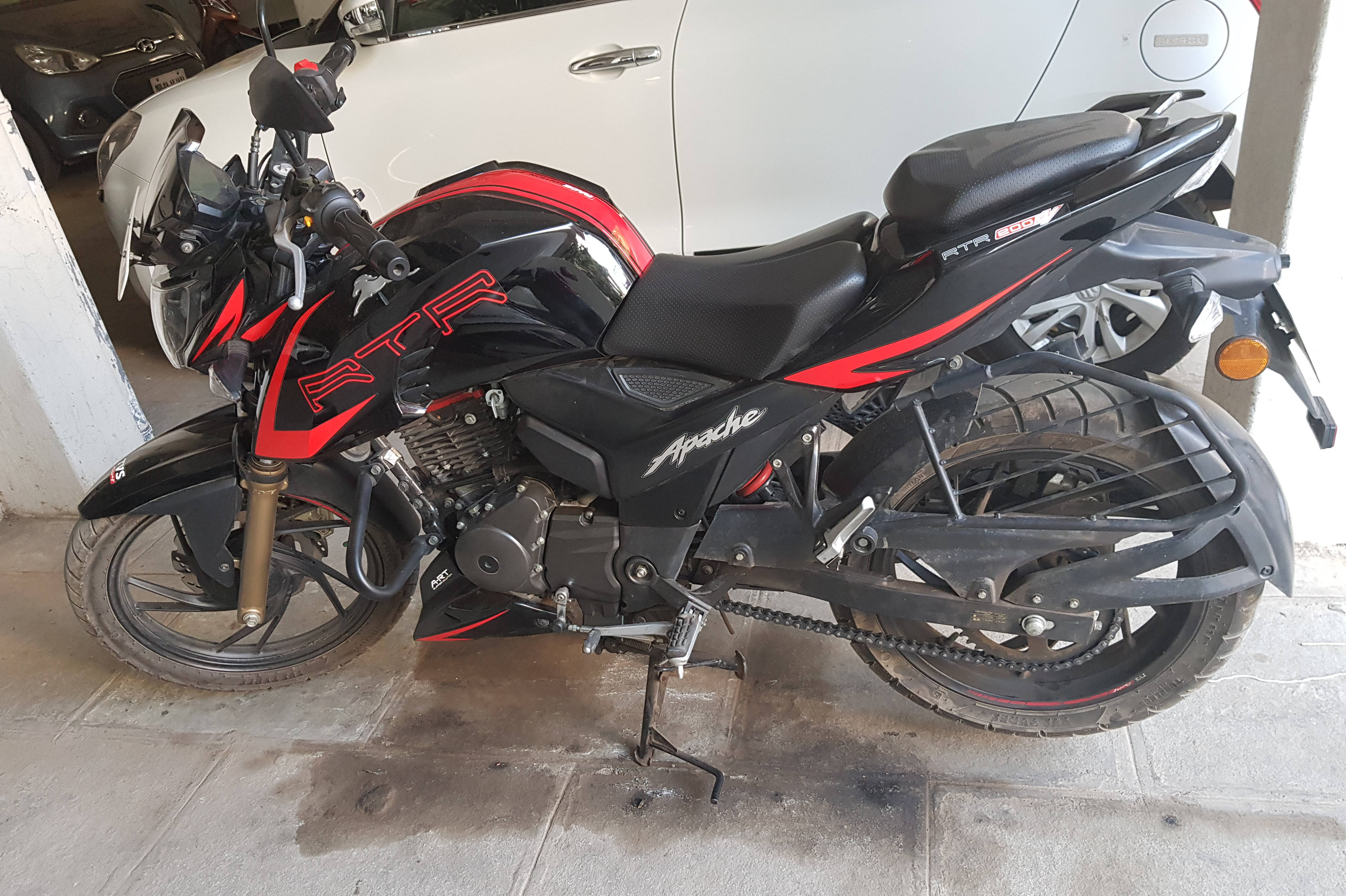 TVS Apache RTR 200 4V Racing Edition 2.0 ABS