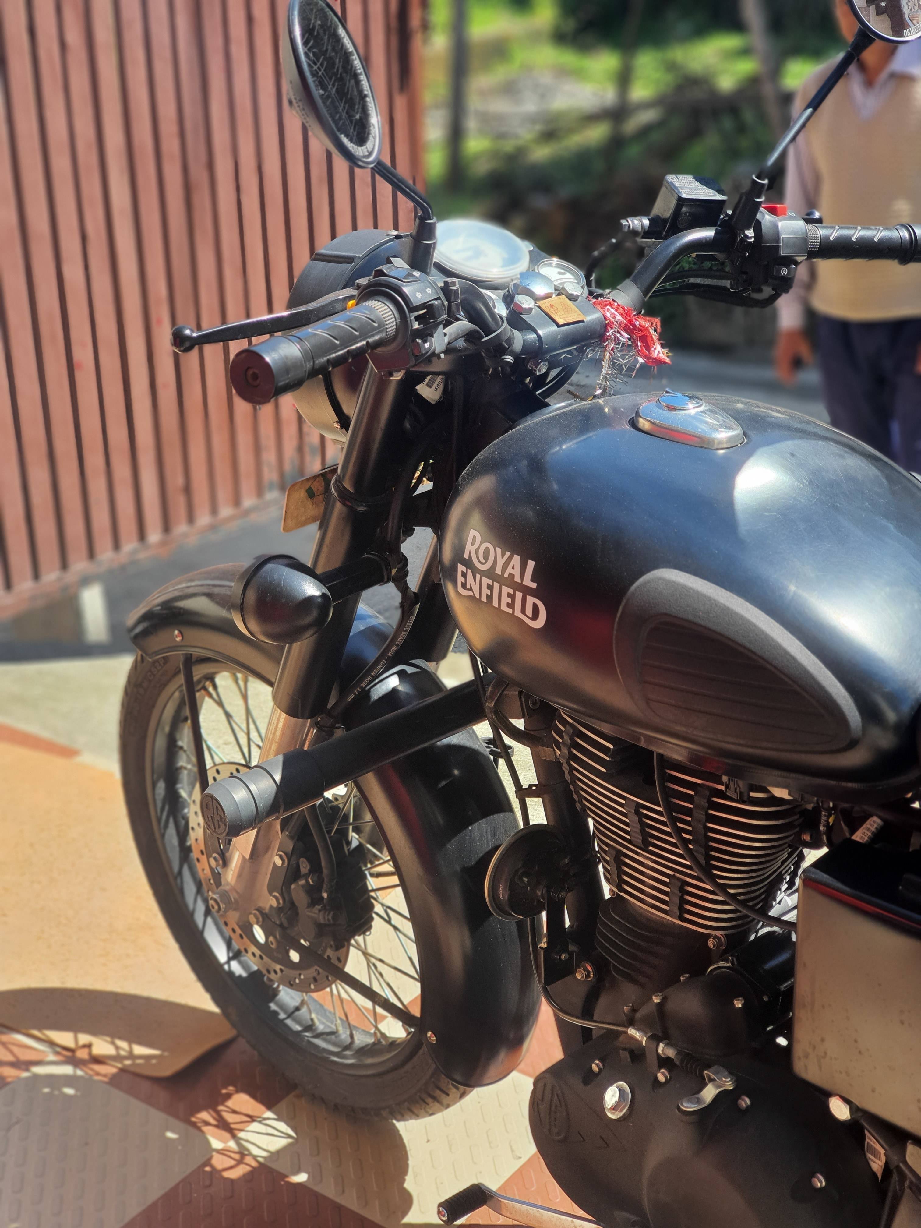 Royal Enfield Classic 500 Stealth Black