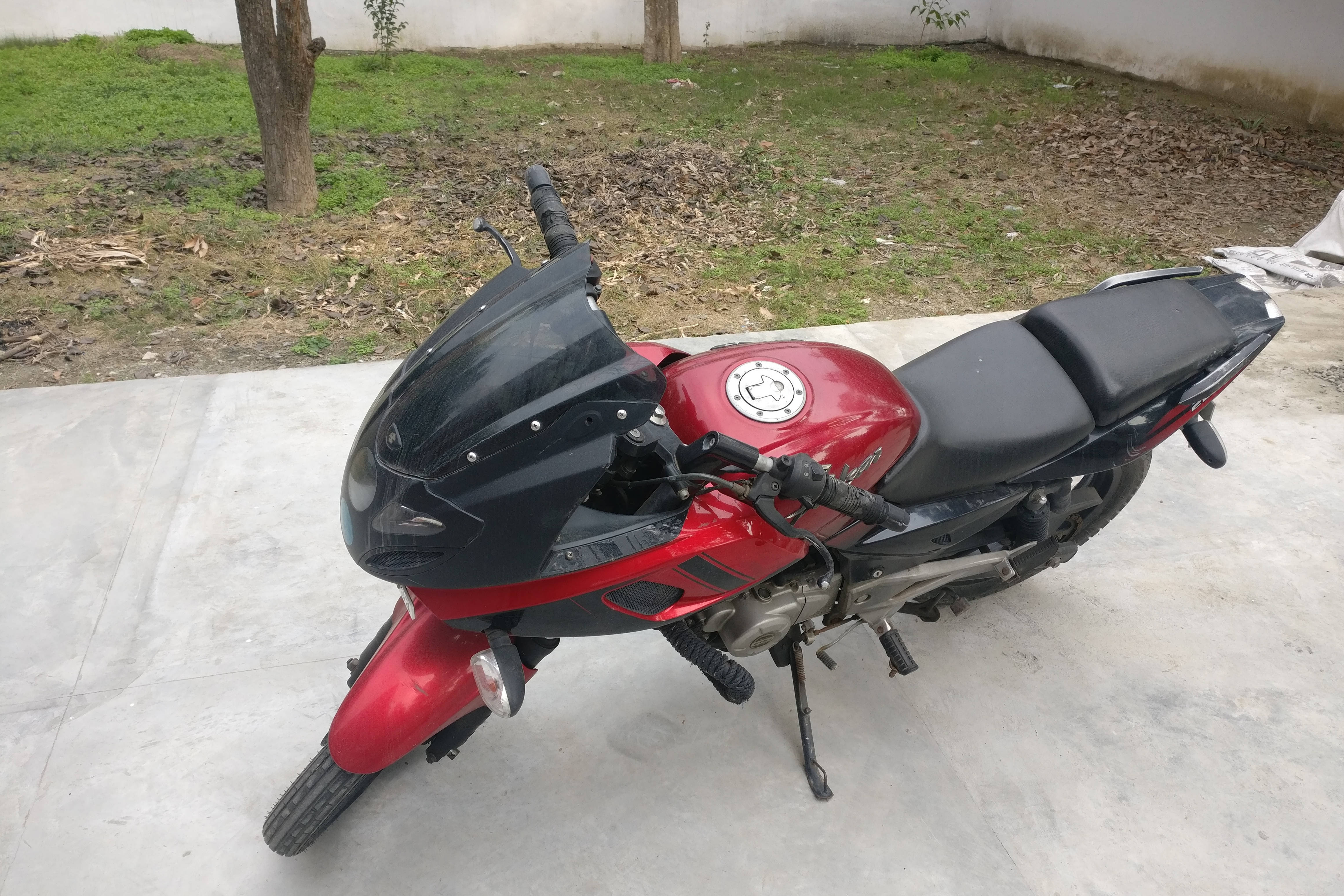 Bajaj Pulsar 220 F ABS