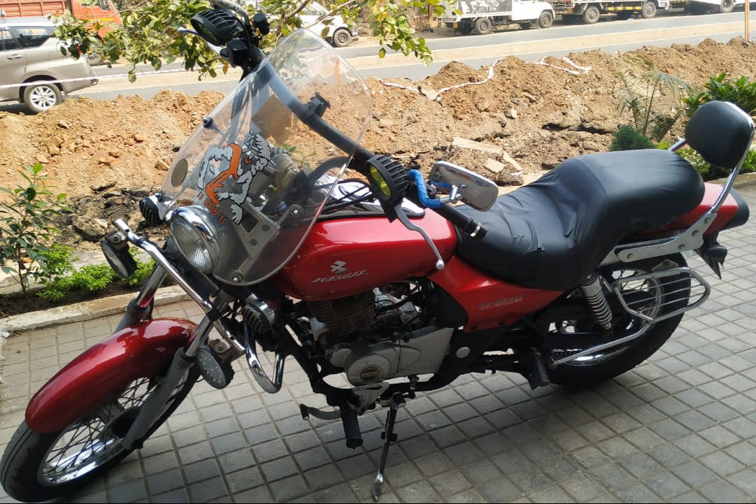 Bajaj Avenger 220 STD