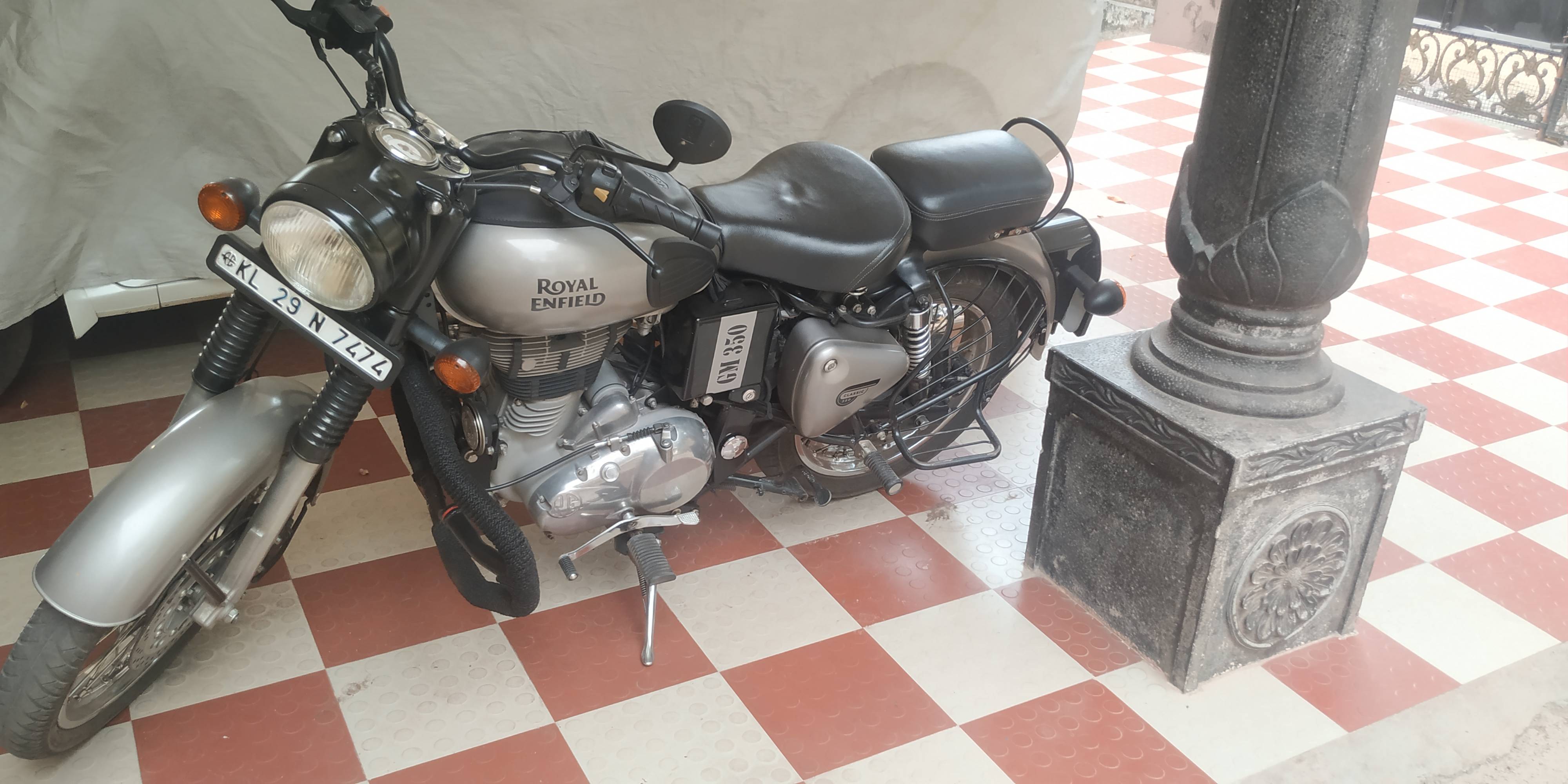 Royal Enfield Classic 350 Gunmetal Grey