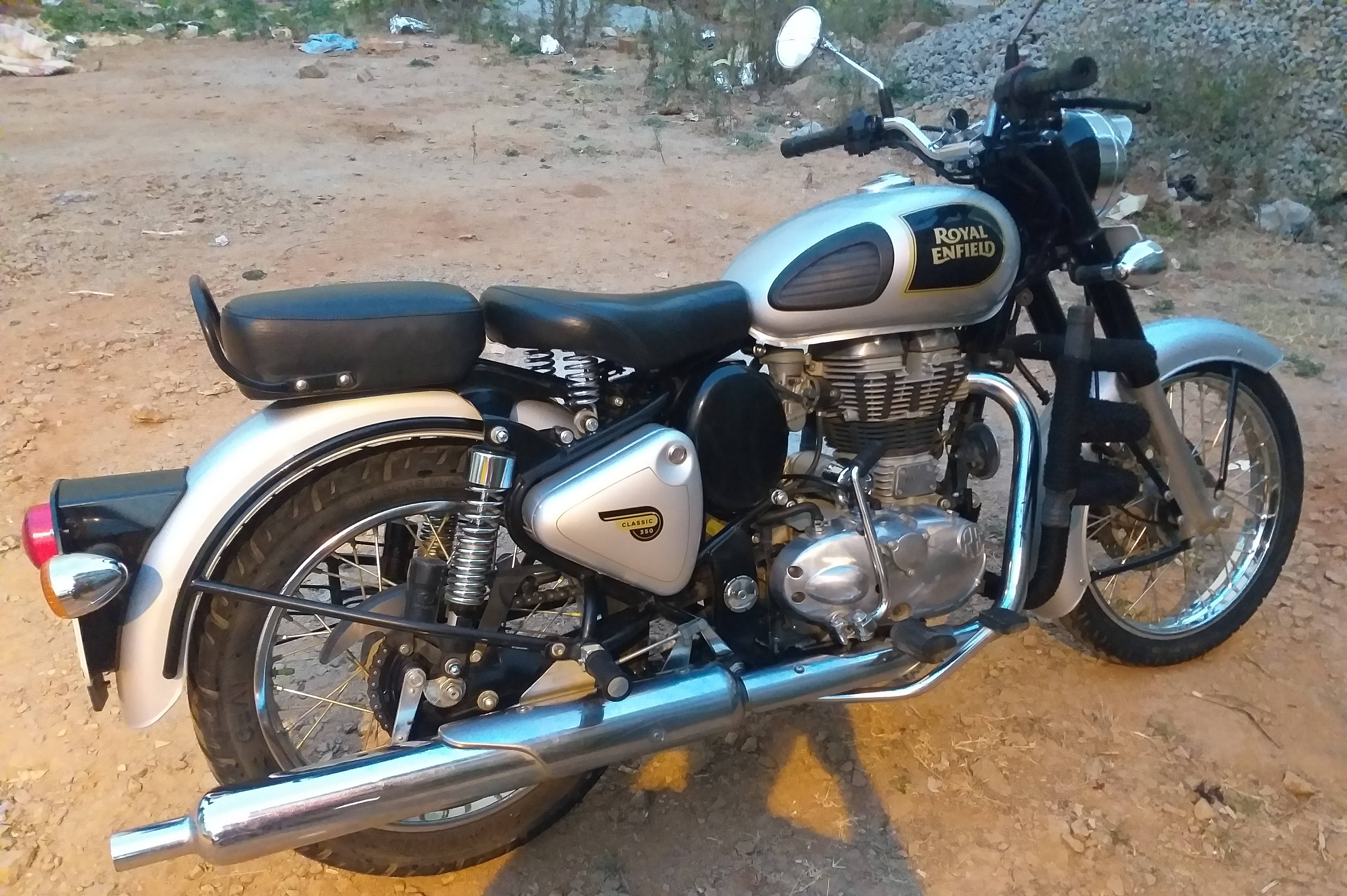 Royal Enfield Classic 350 Signals Edition