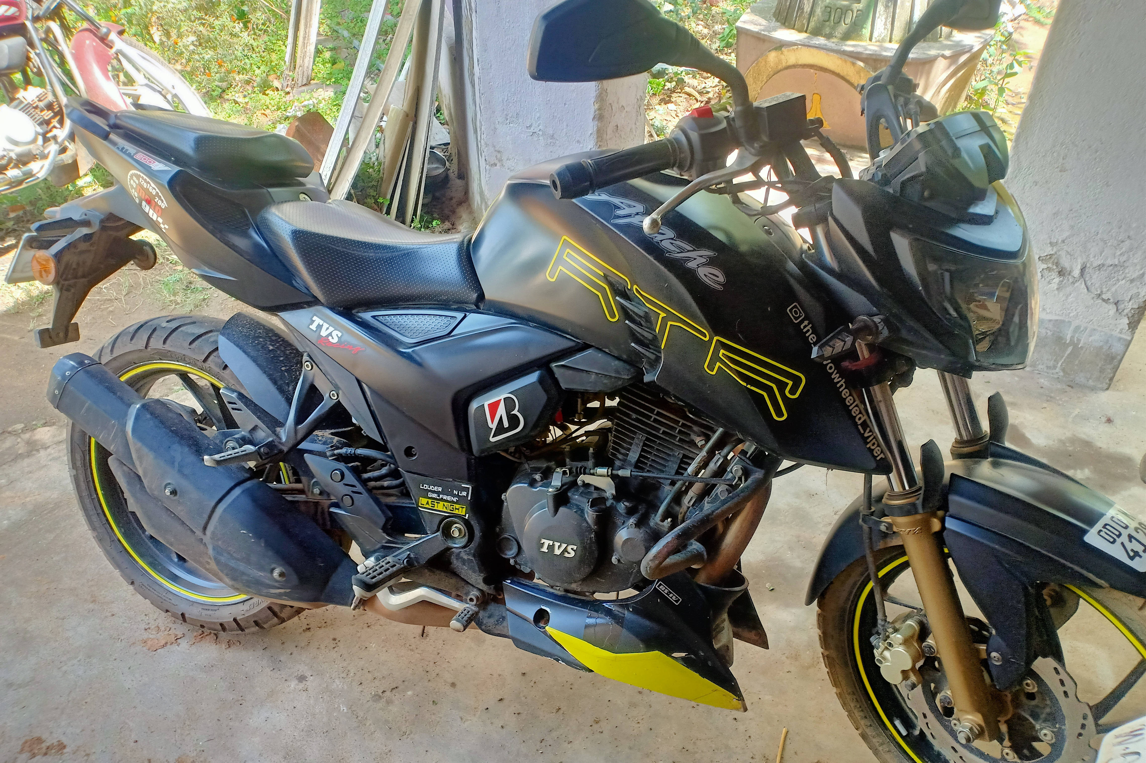 TVS Apache RTR 200 4V STD