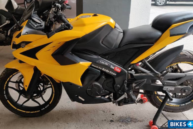 Bajaj Pulsar RS200 ABS