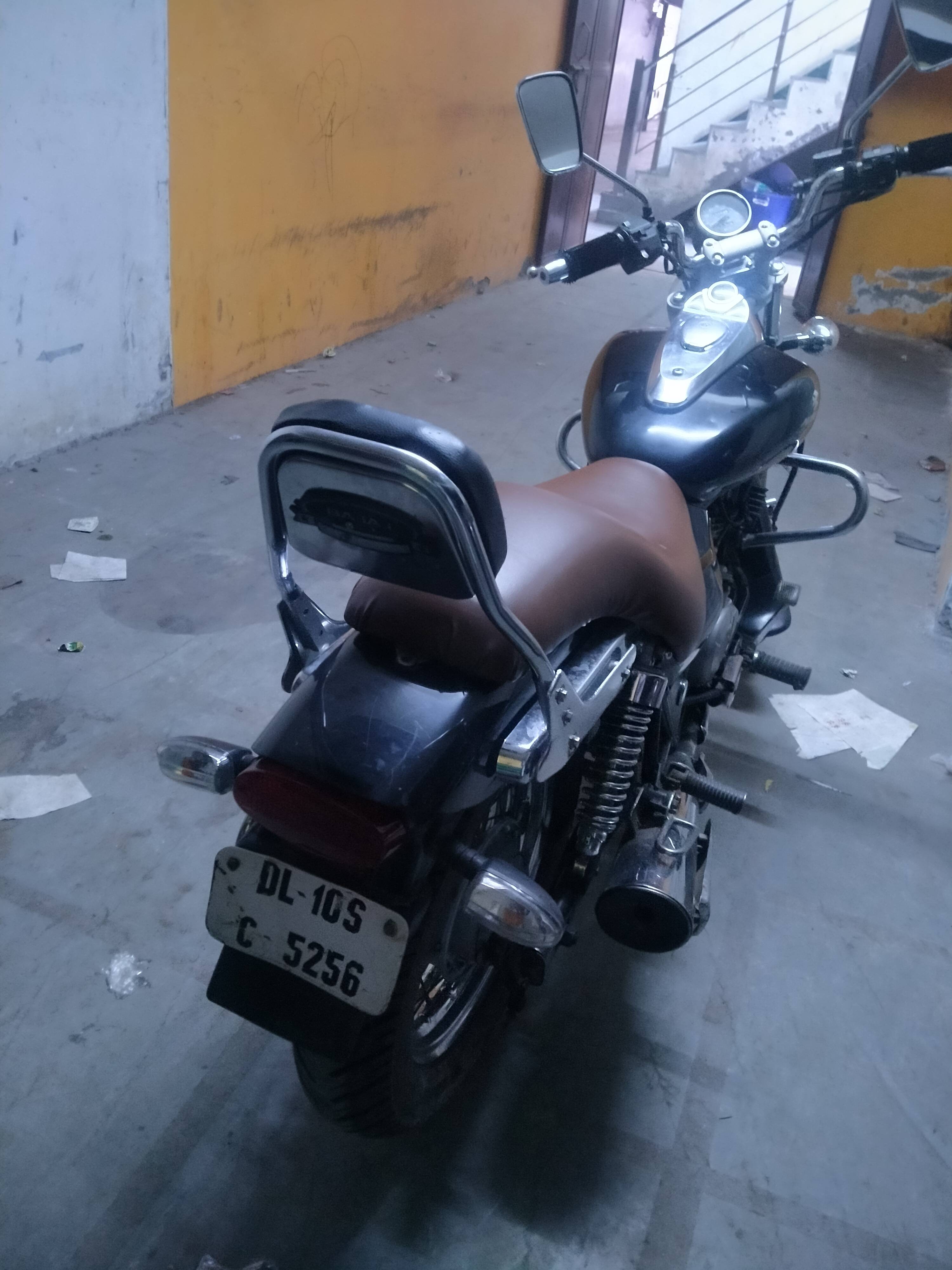 Bajaj Avenger 220 STD