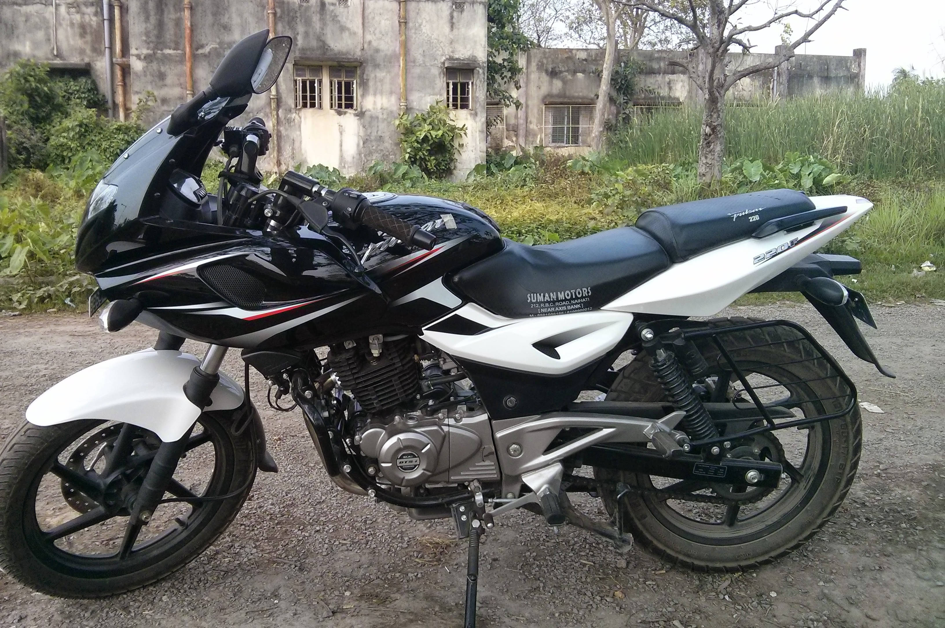 Bajaj Pulsar 220 F STD