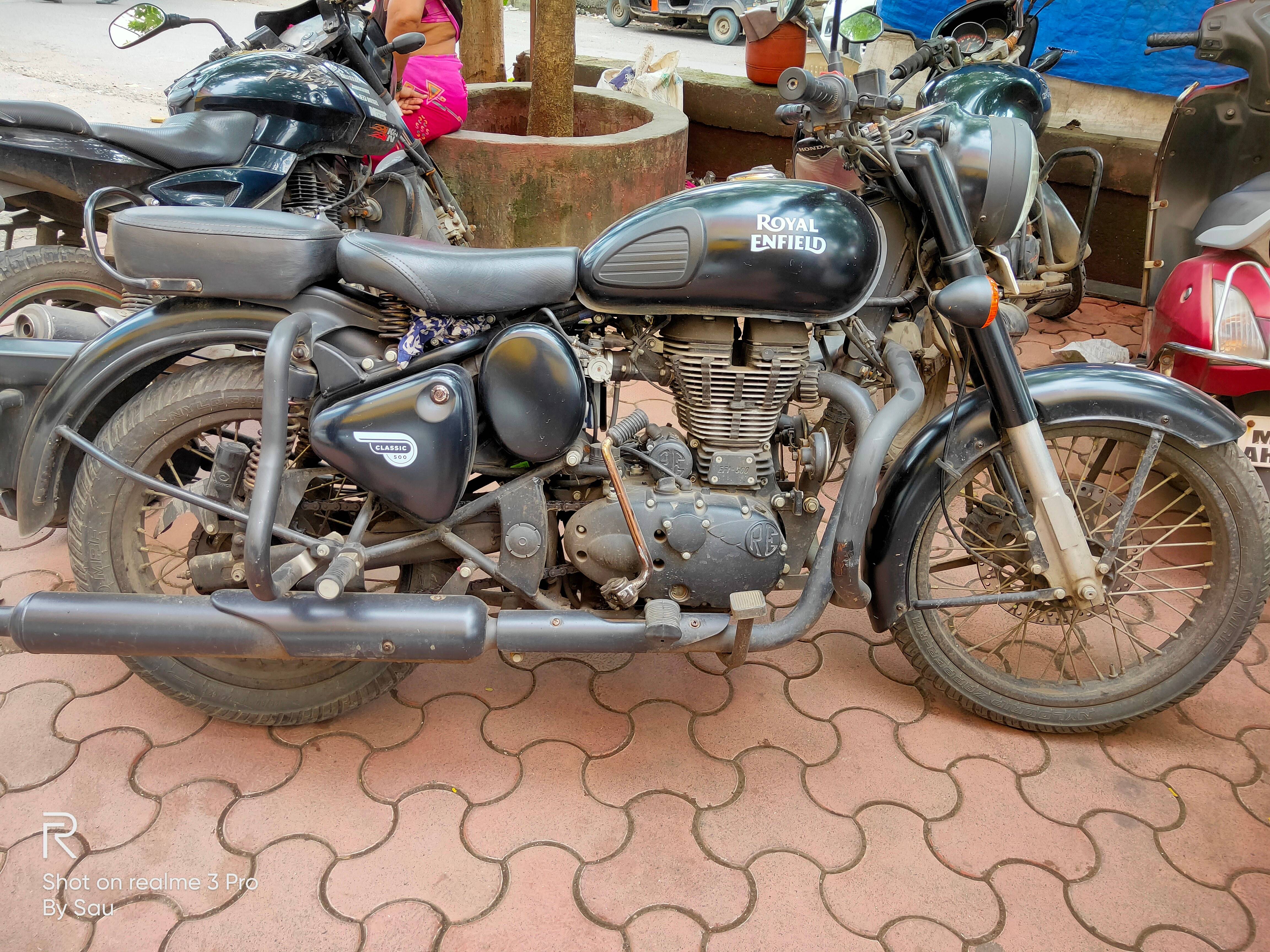 Royal Enfield Classic 500 Stealth Black