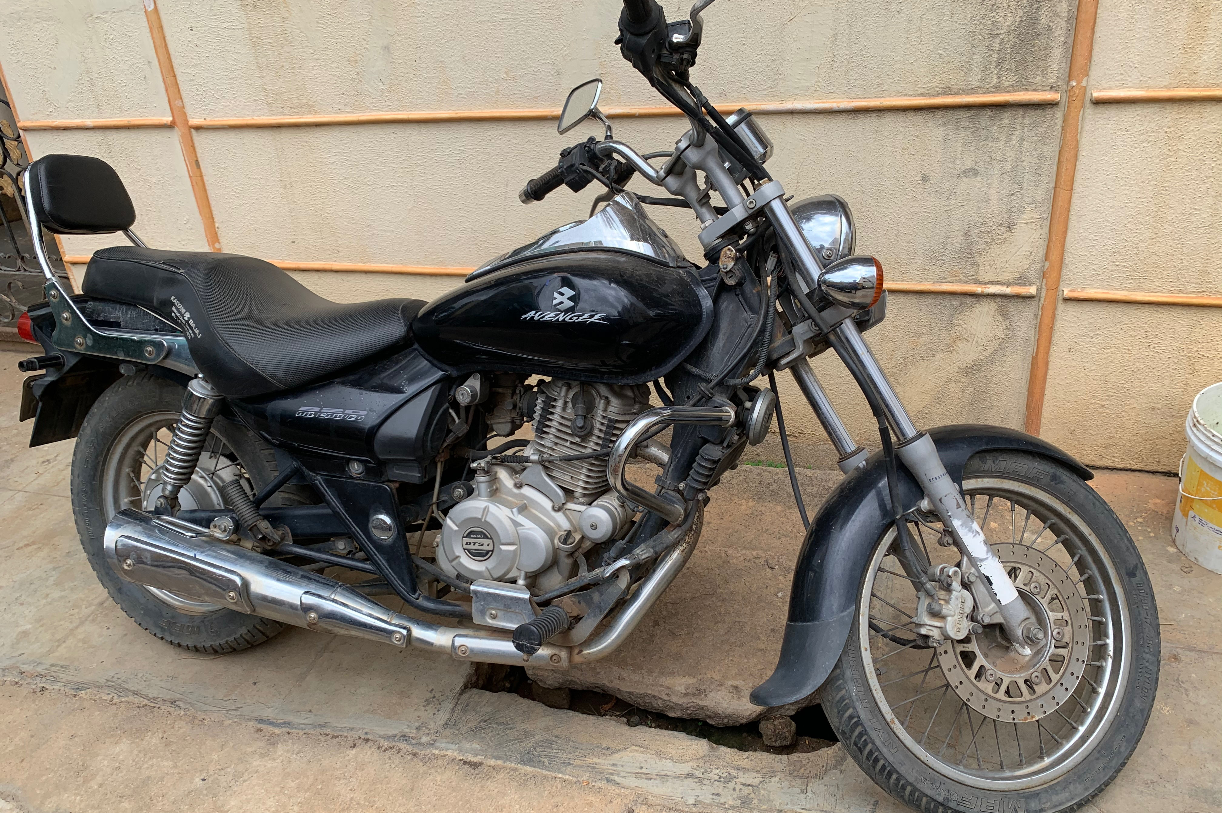Bajaj Avenger 220 STD