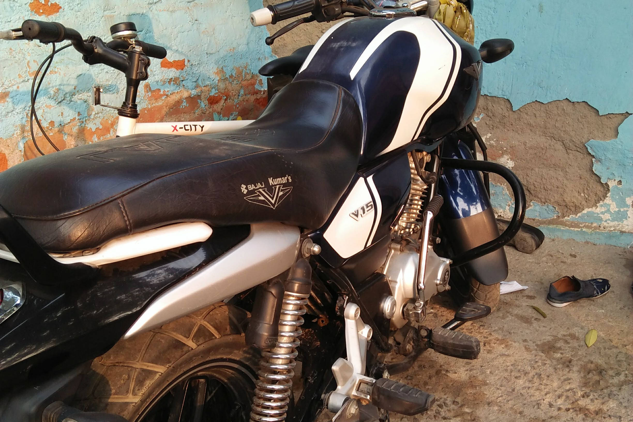 Bajaj V12 DISC