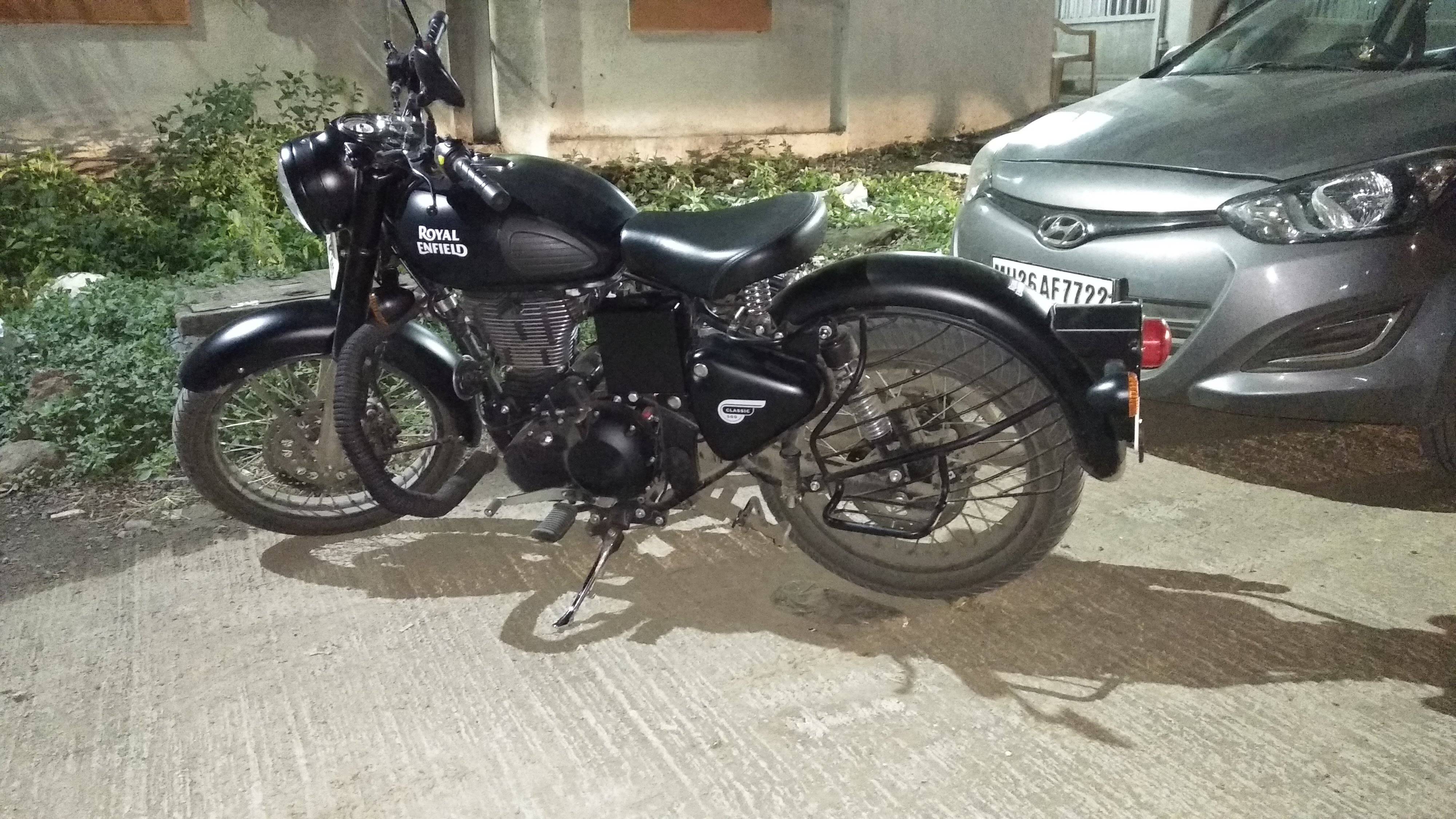 Royal Enfield Classic 500 Stealth Black