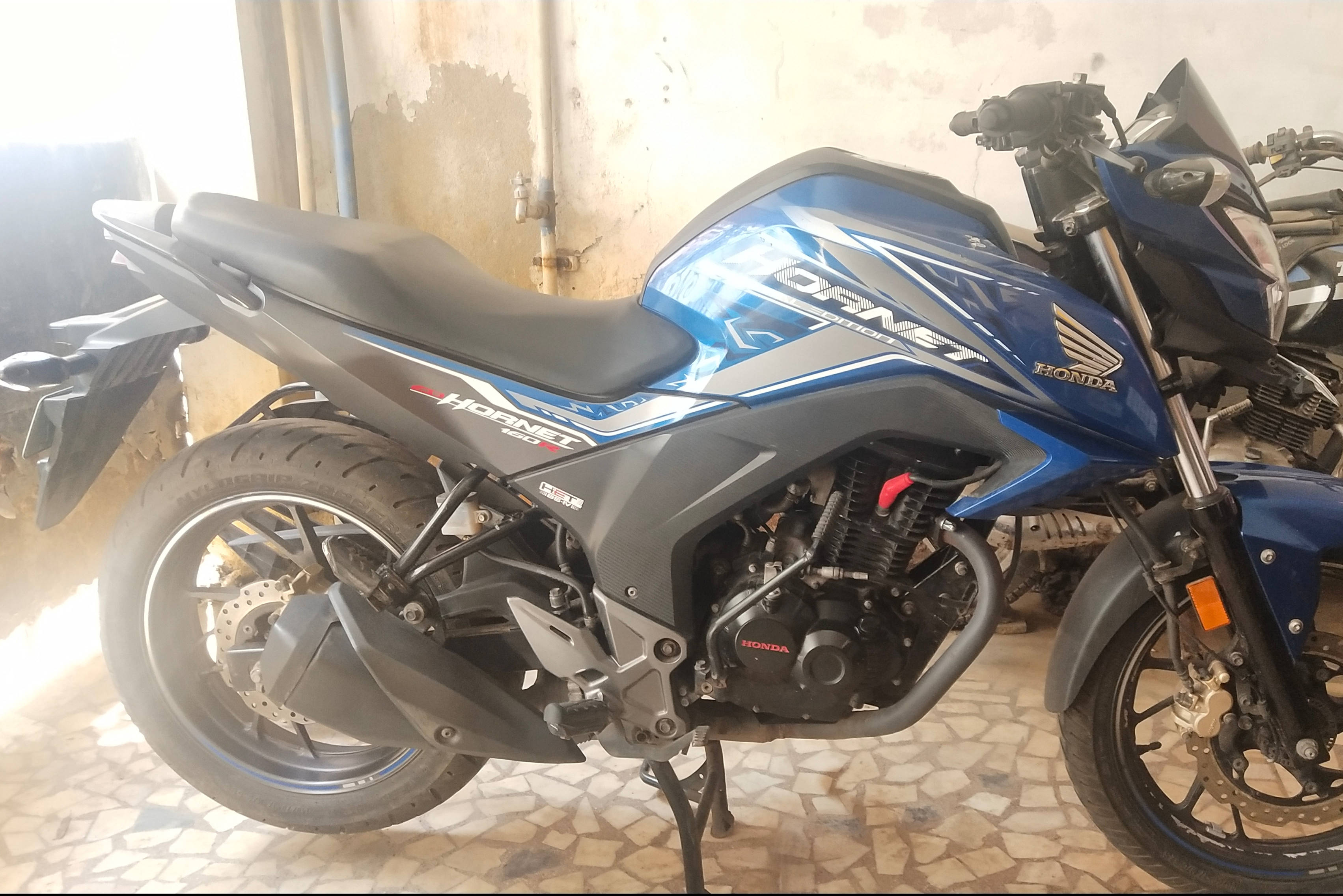 Honda CB Hornet 160R ABS DLX BS4