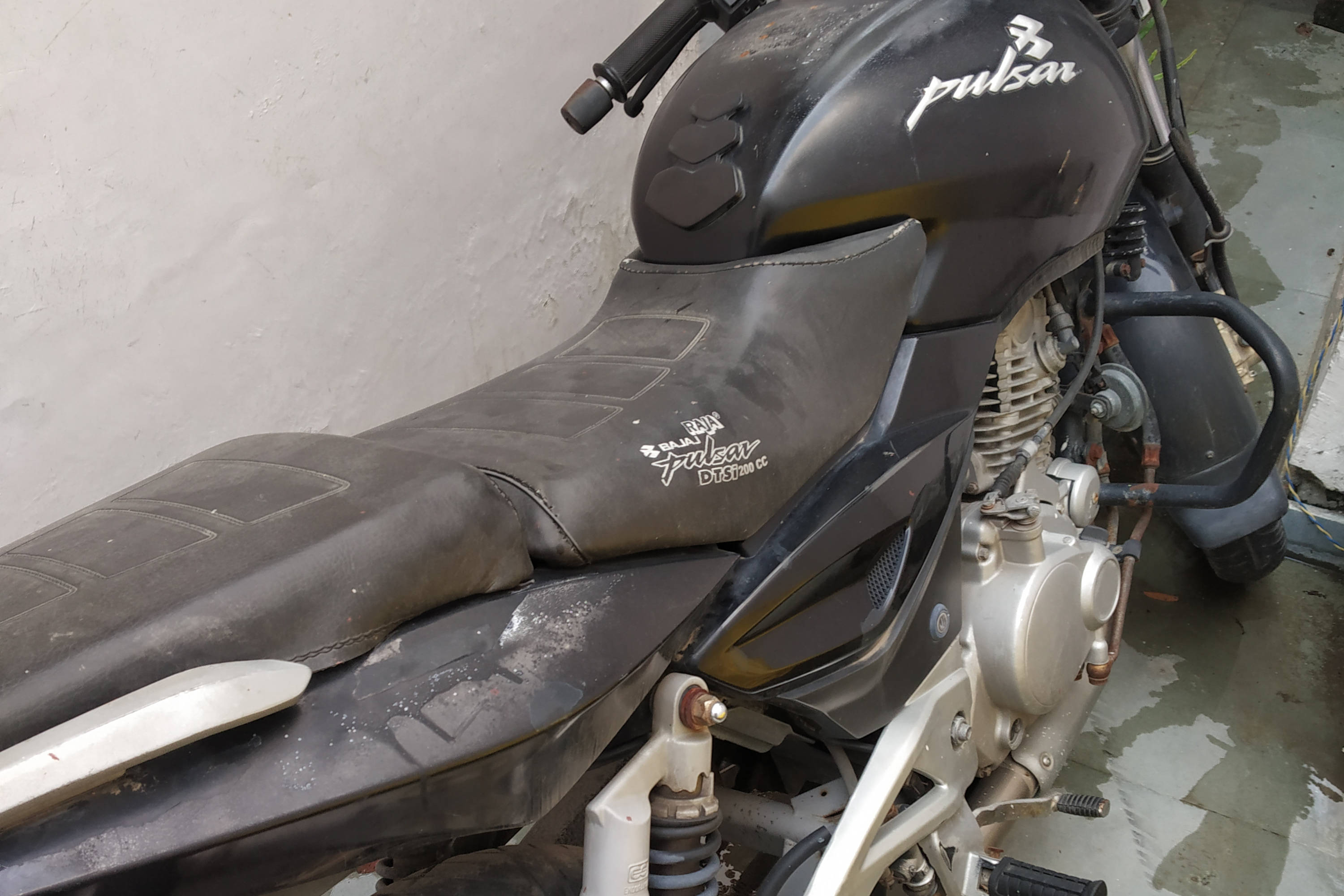 Bajaj Pulsar 220 F STD