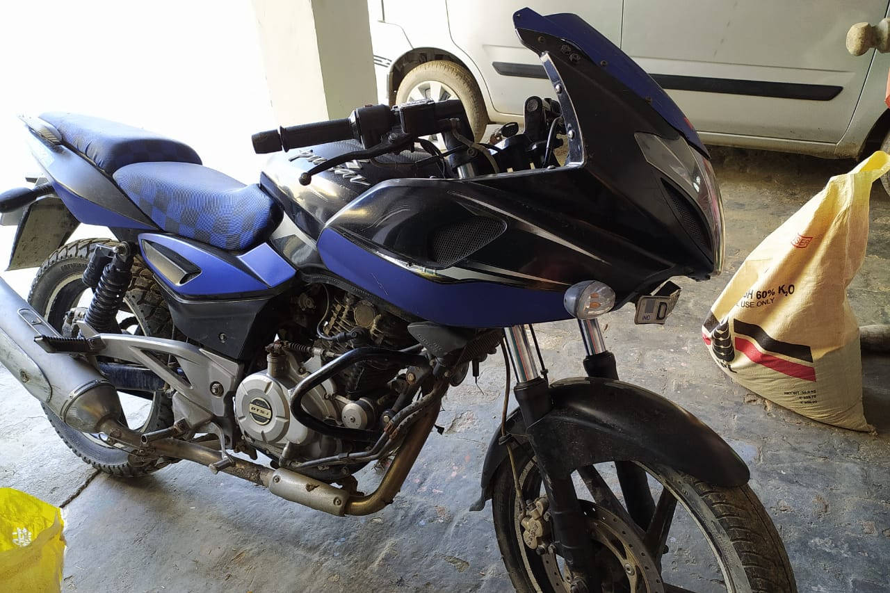 Bajaj Pulsar 220 F ABS