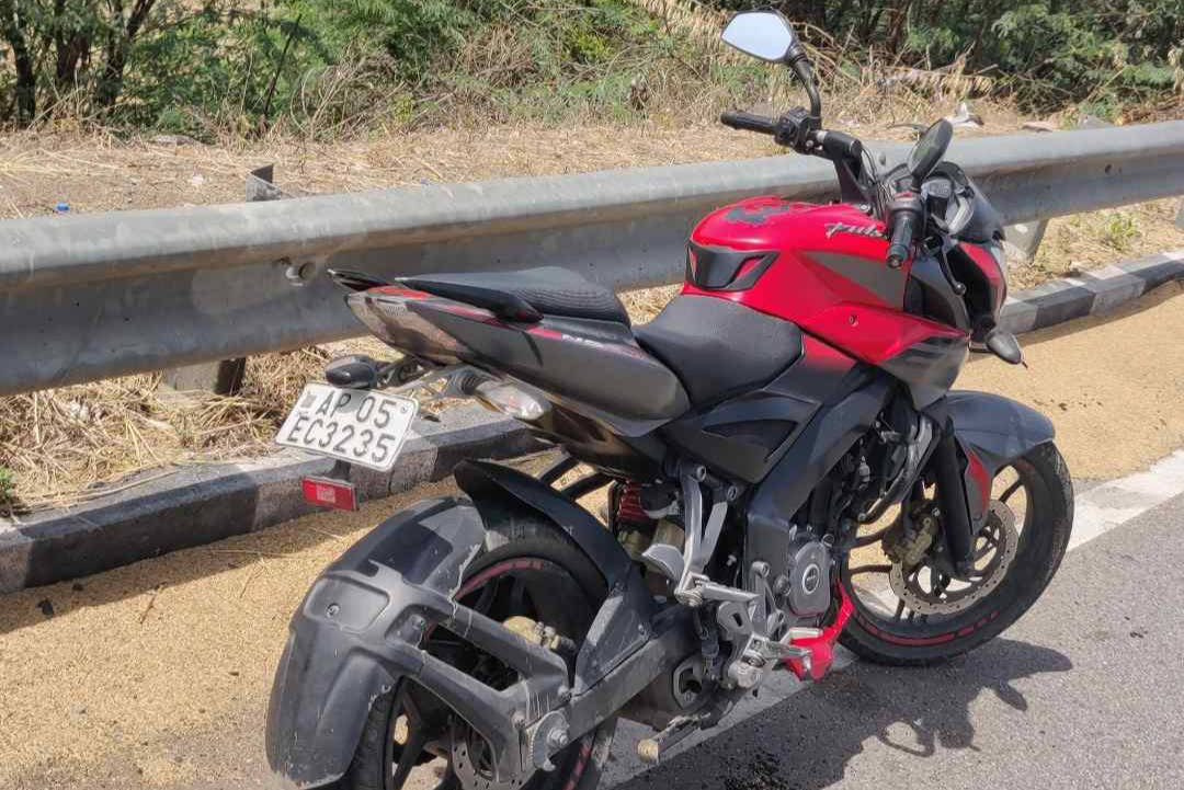 Bajaj Pulsar NS200 STD