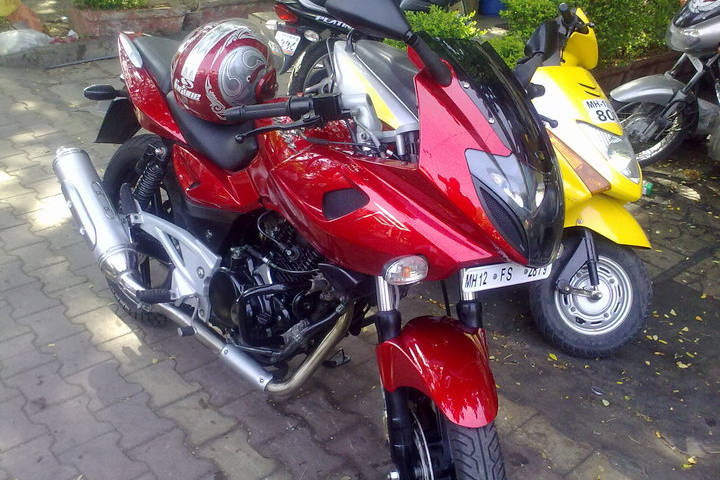 Bajaj Pulsar 220 F STD