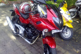 Bajaj Pulsar 220 F Price in Pune (On Road)