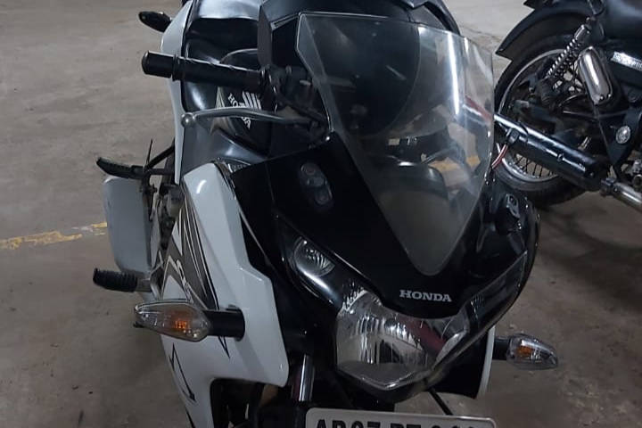 Honda CBR 150 R Deluxe