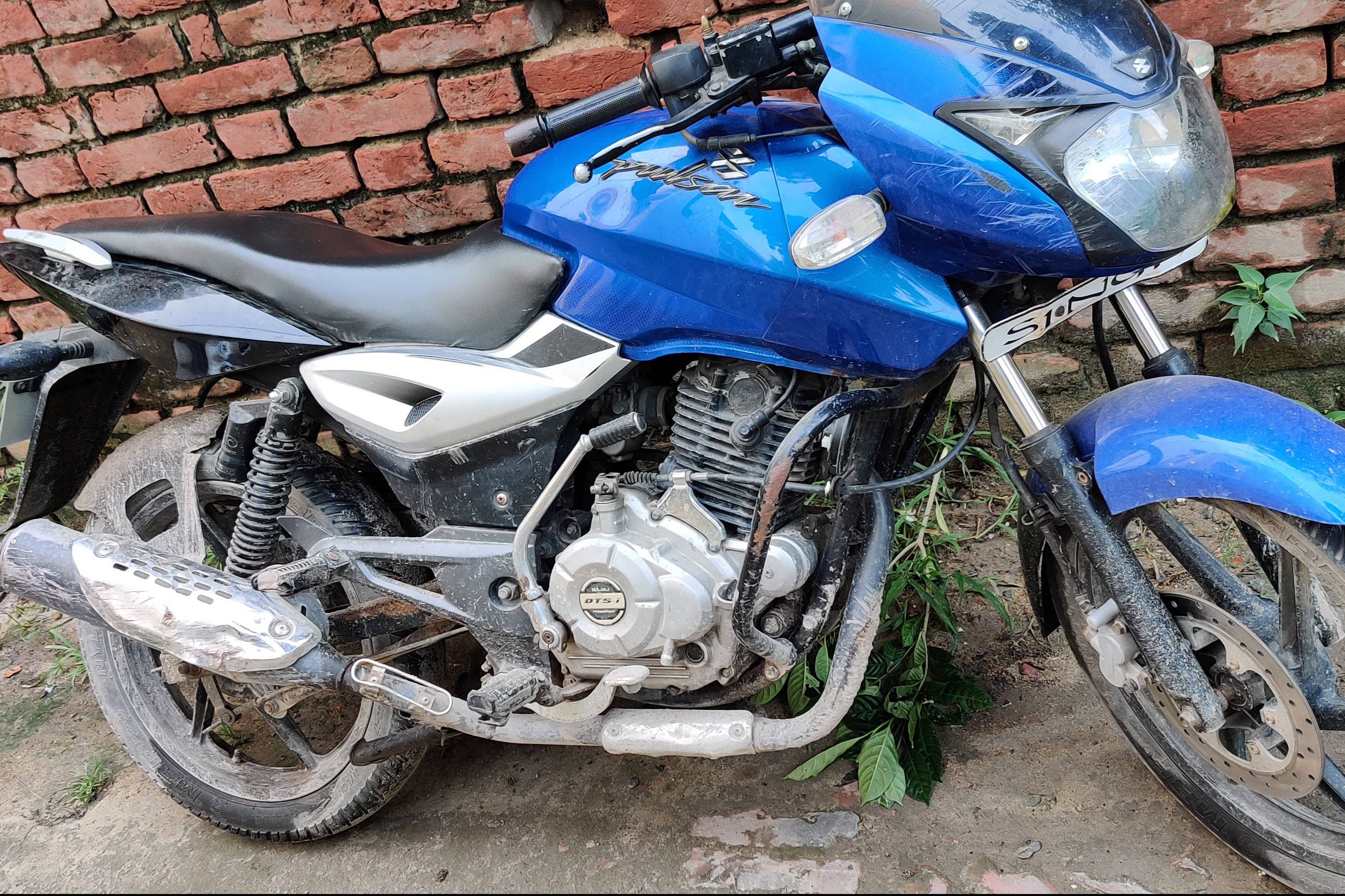 Bajaj Pulsar 150 Twin Disc ABS