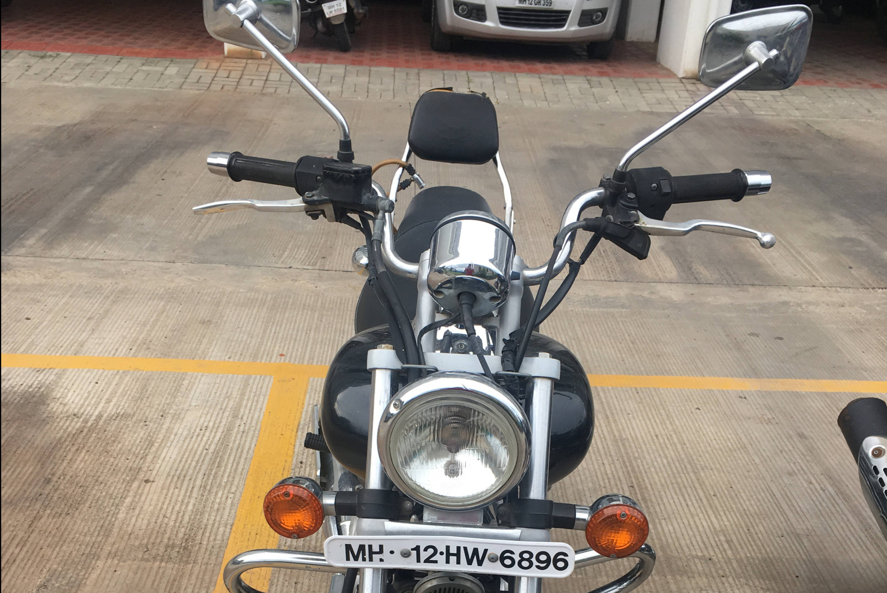 Bajaj Avenger 220 STD