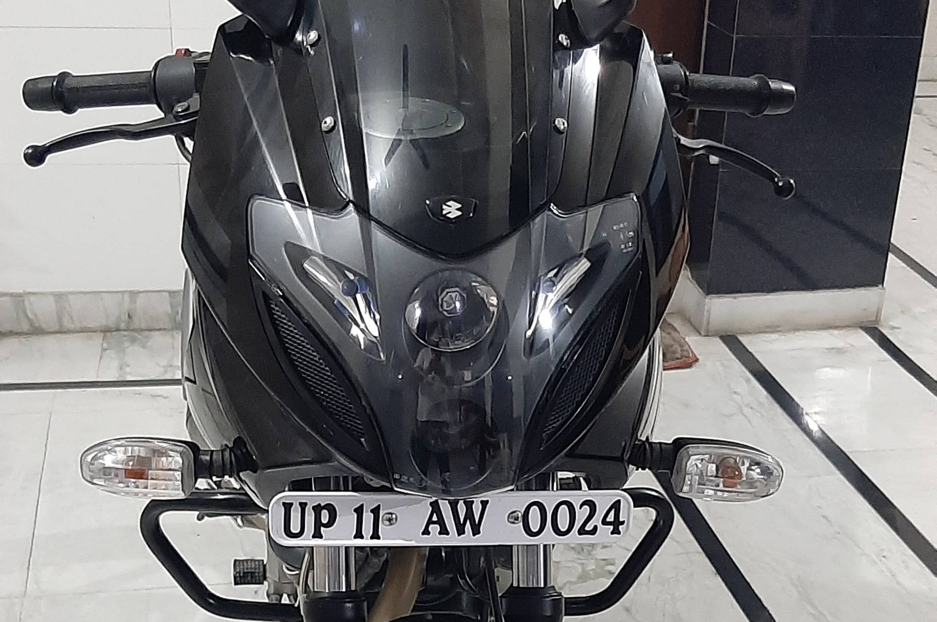 Bajaj Pulsar 220 F STD