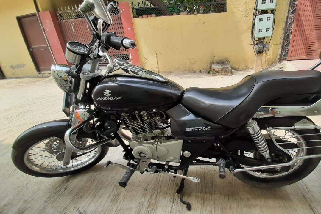 Bajaj Avenger 220 STD