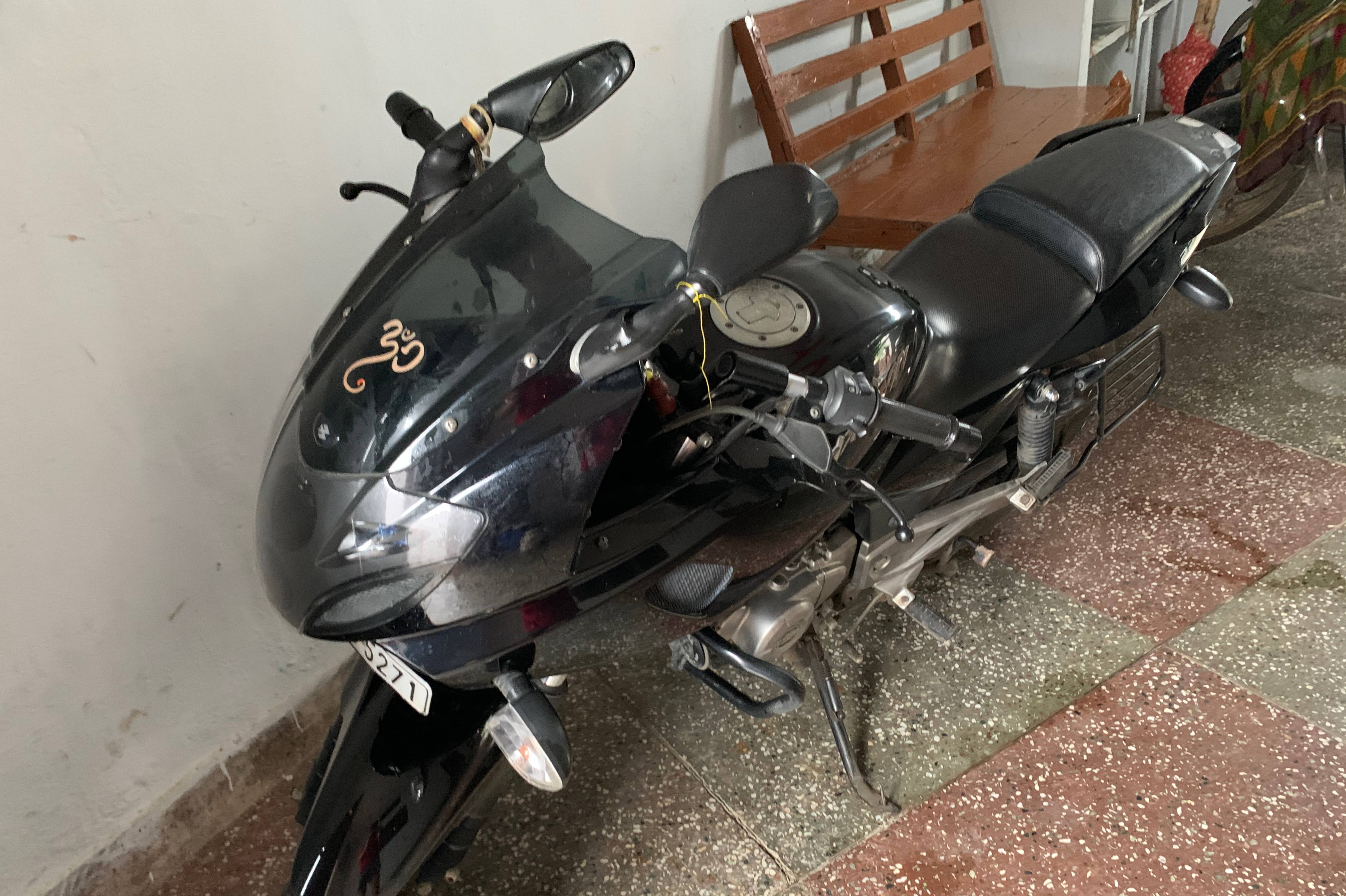 2012 Bajaj Pulsar 220 F STD