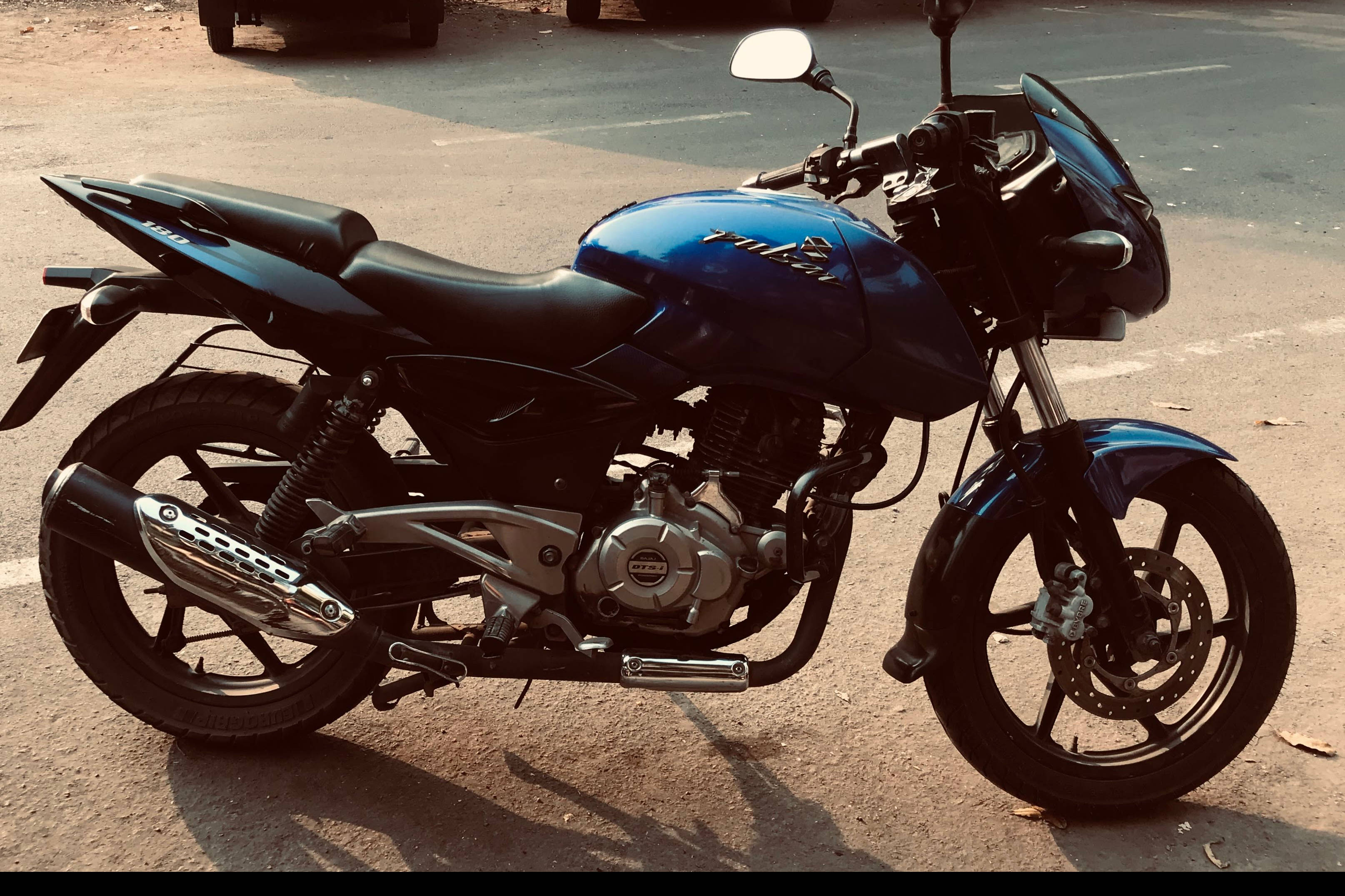 Bajaj Pulsar 180 STD (Non-ABS)