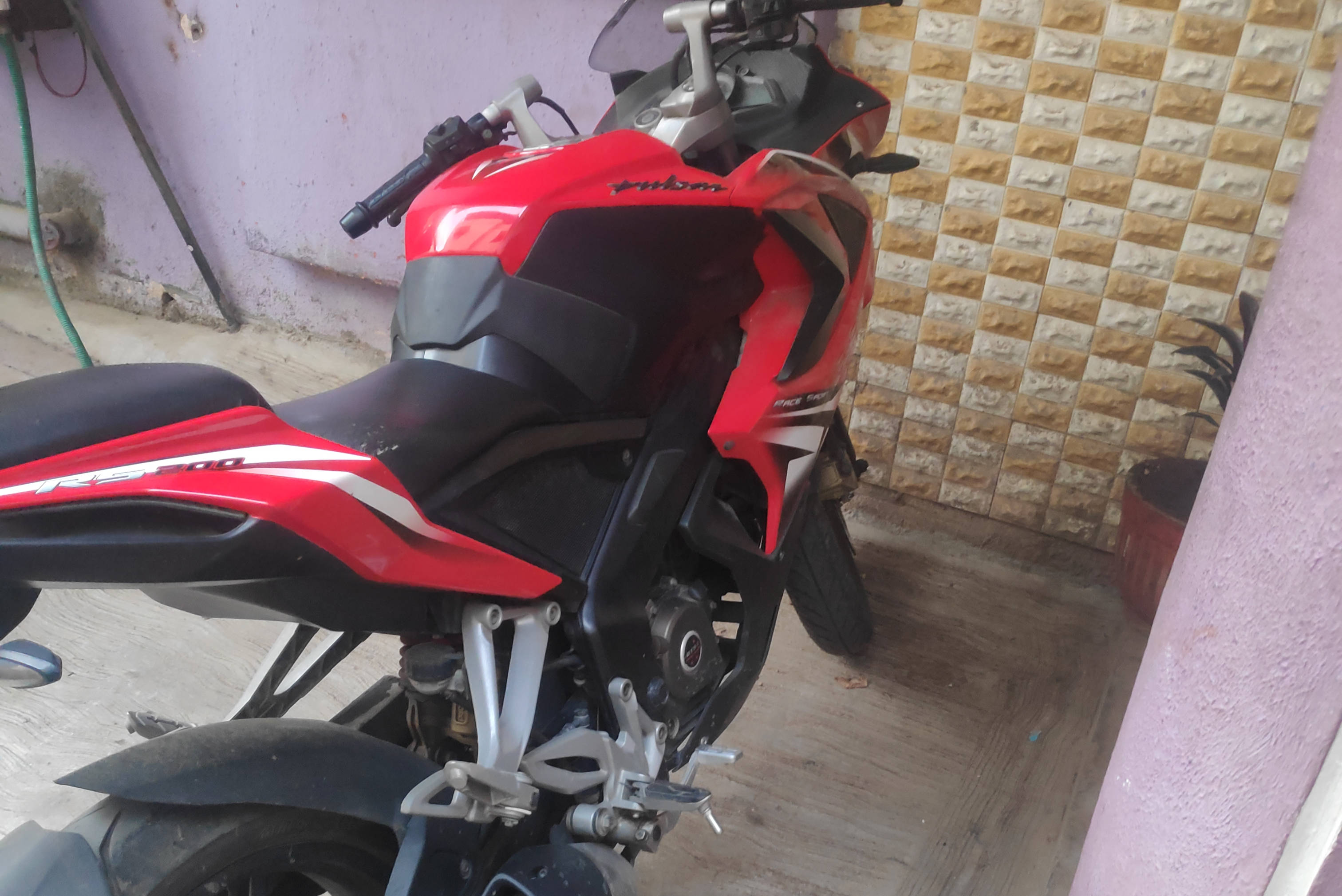 Bajaj Pulsar RS200 STD