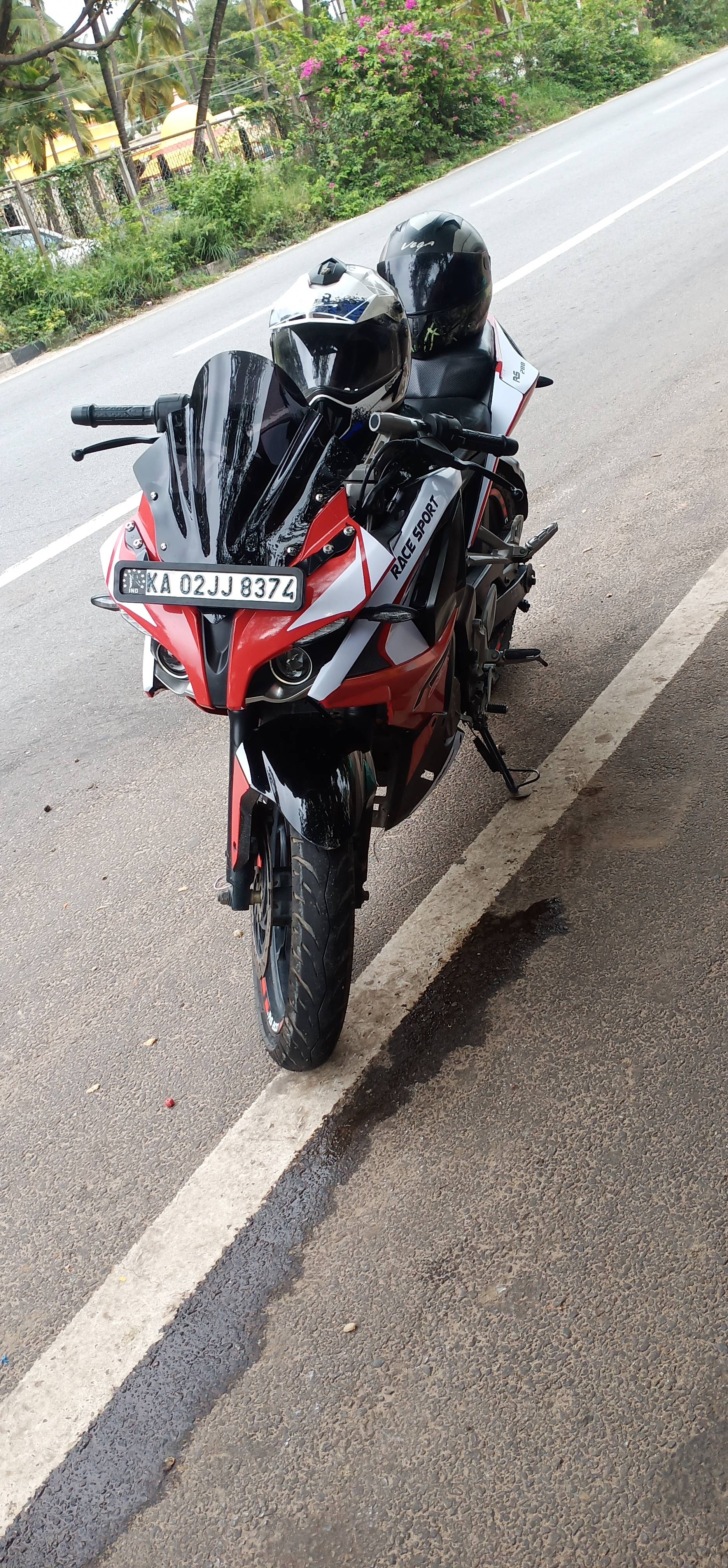 Bajaj Pulsar RS200 Black Edition