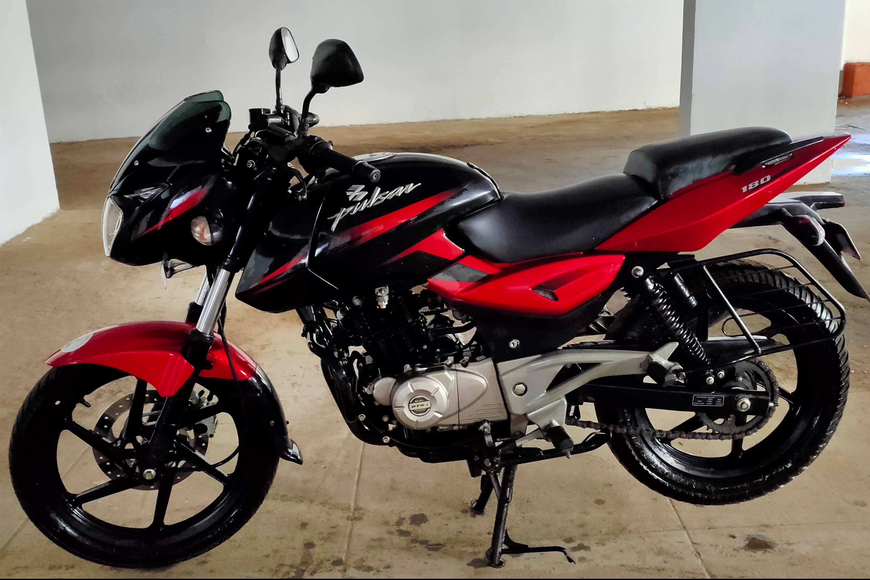 Bajaj Pulsar 180 STD (Non-ABS)