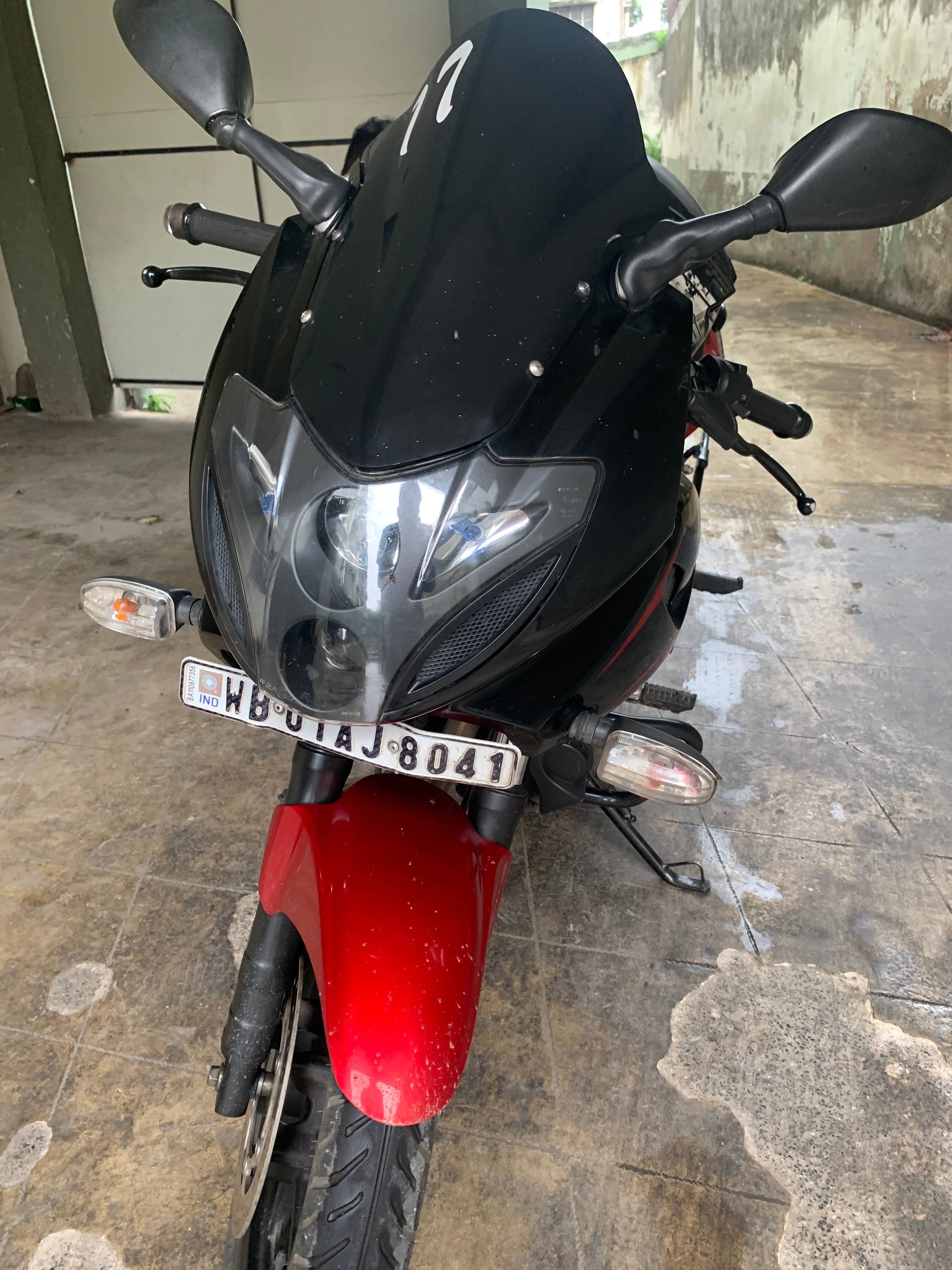 2016 Bajaj Pulsar 220 F STD