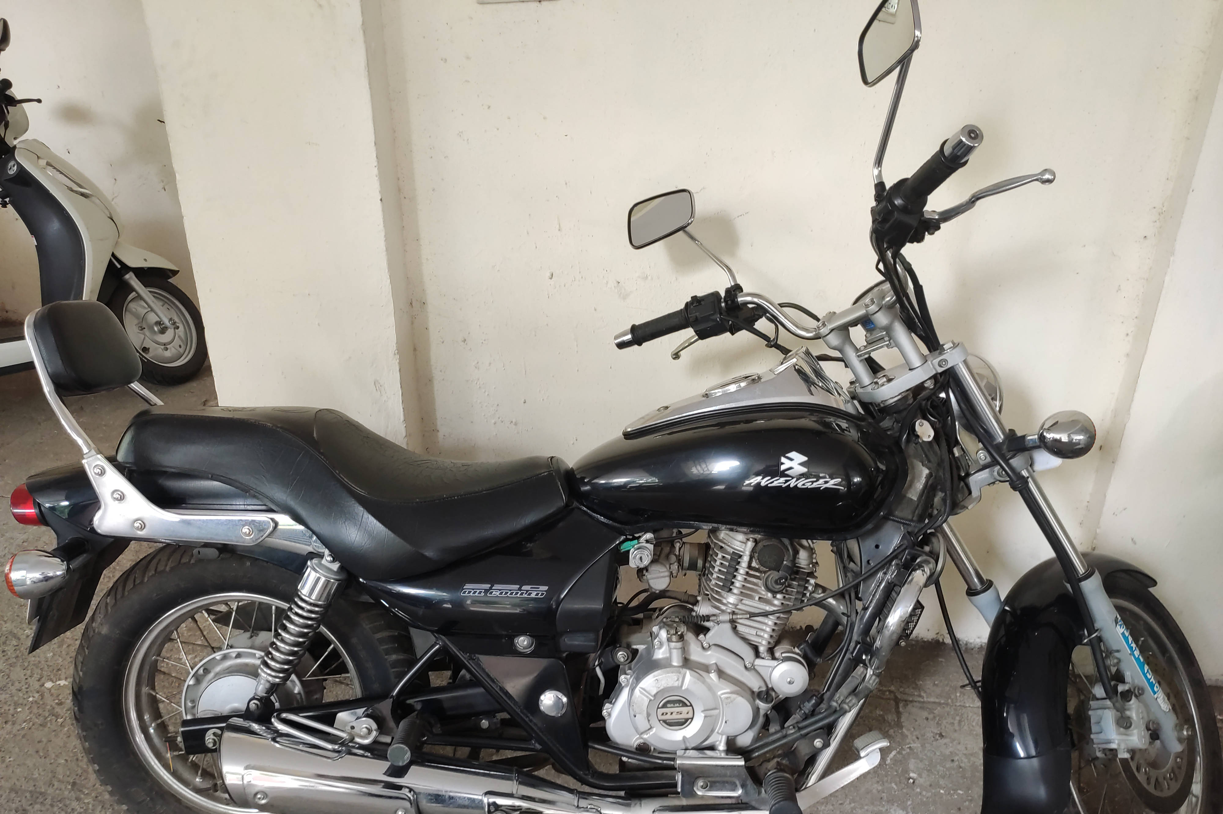 Bajaj Avenger 220 STD