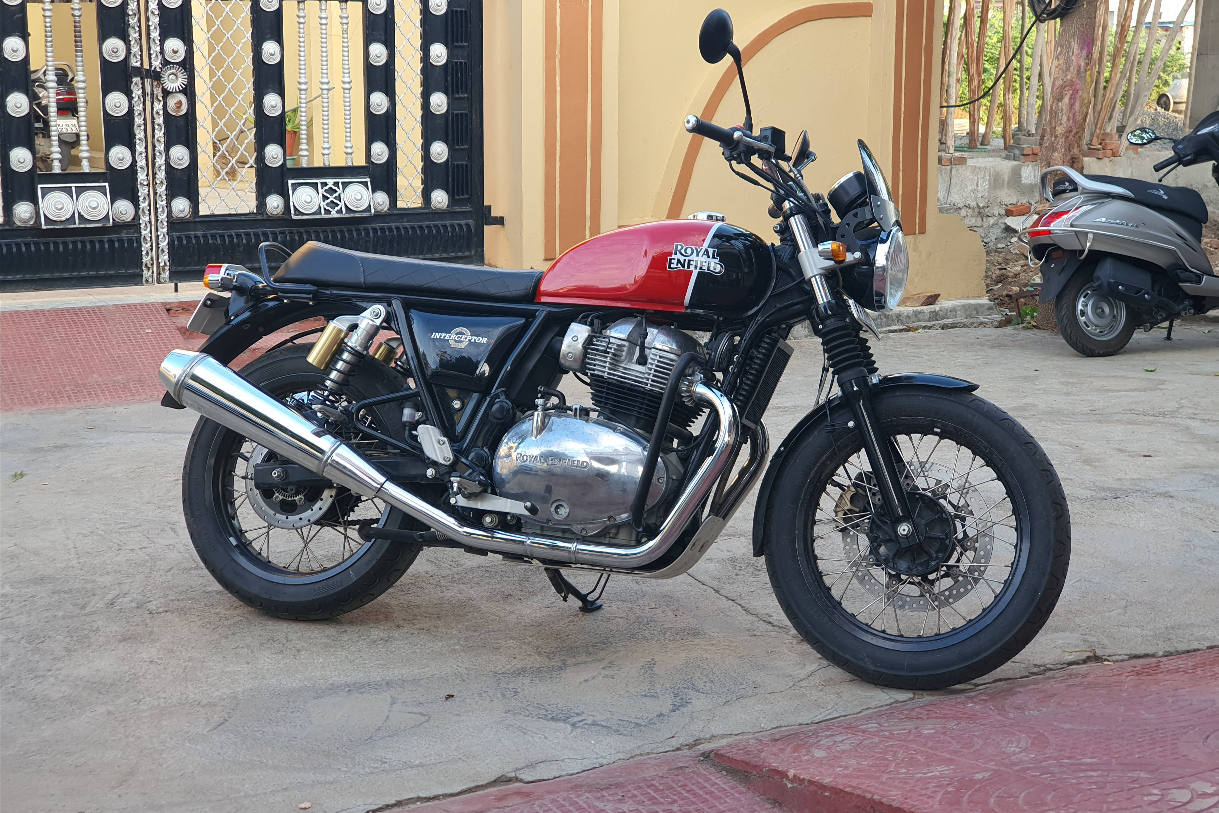 Royal Enfield Interceptor 650 Ravishing Red