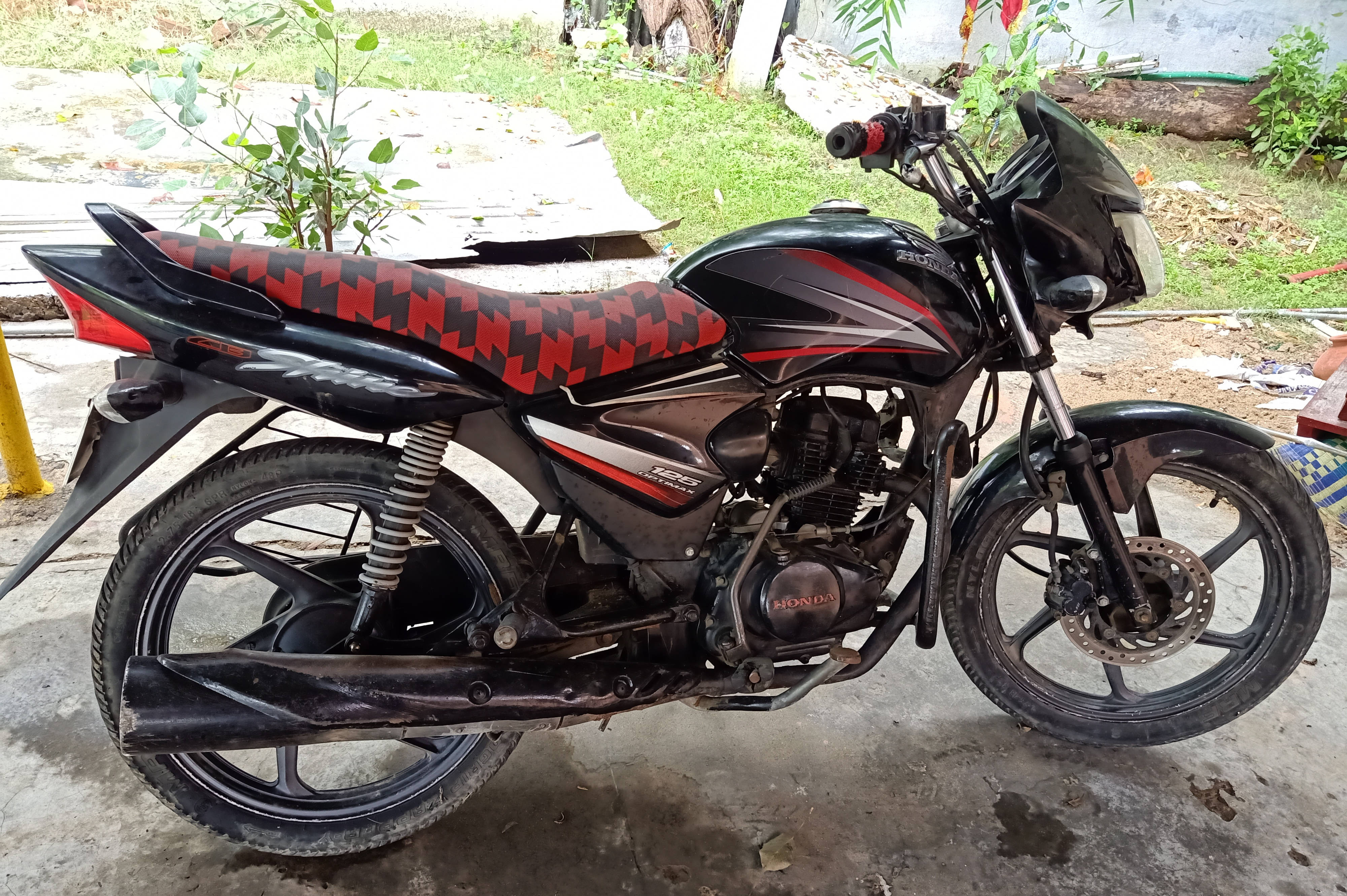 Honda shine 2013 model second hand price sale